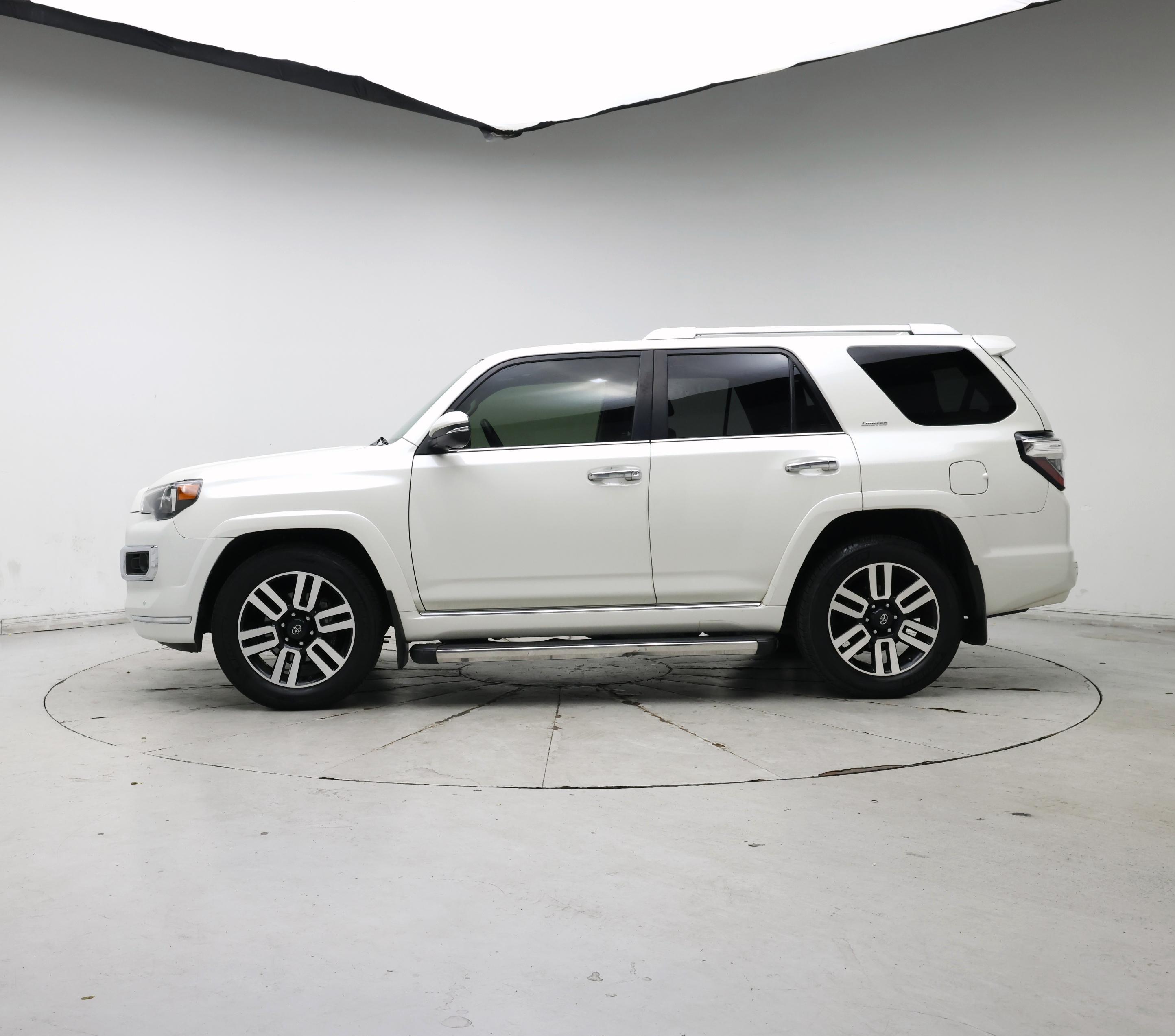 Thumbnail: 2018 Toyota 4Runner - 3