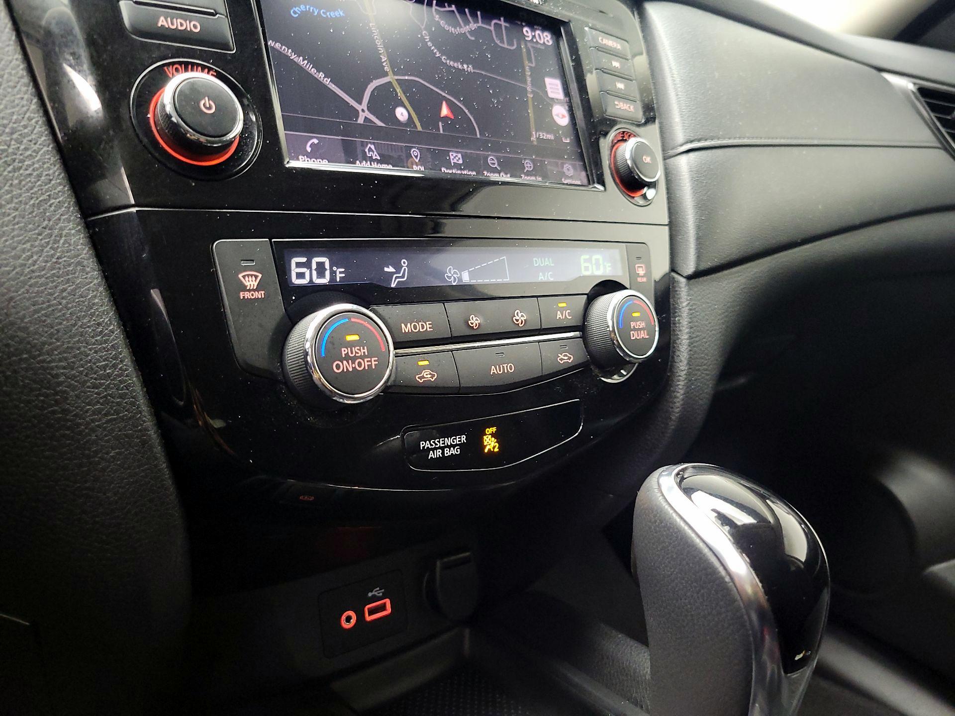 Thumbnail: 2019 Nissan Rogue - 17
