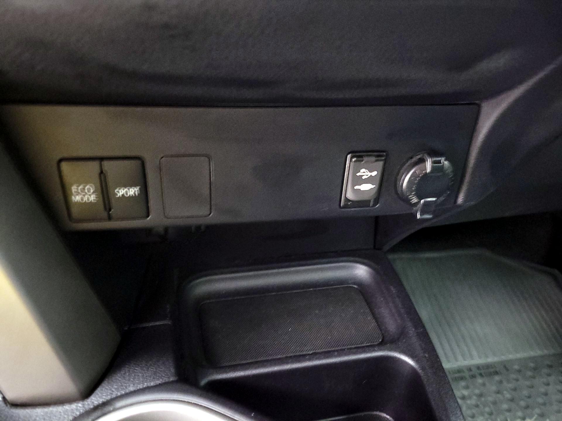 Thumbnail: 2017 Toyota RAV4 - 18