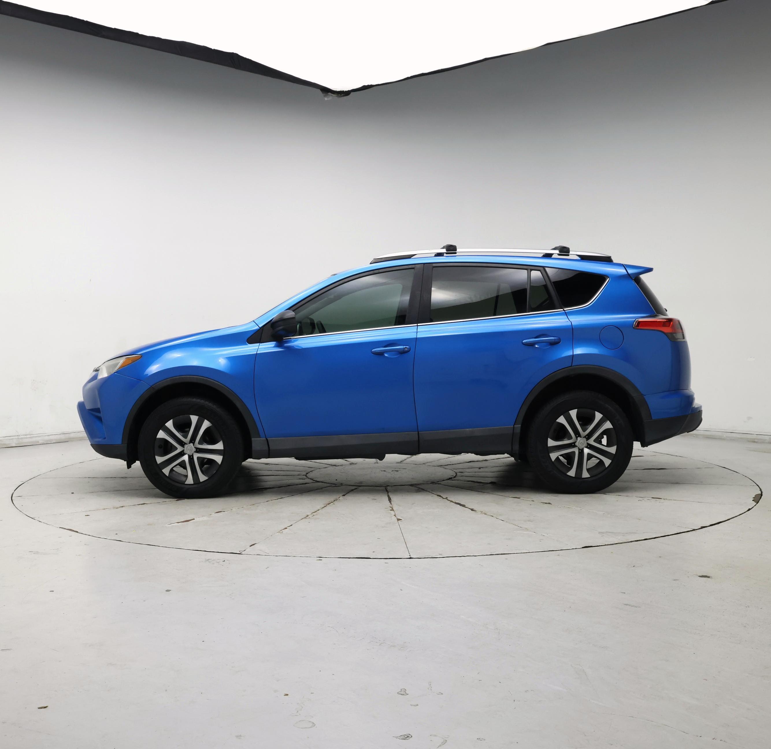 Thumbnail: 2017 Toyota RAV4 - 3