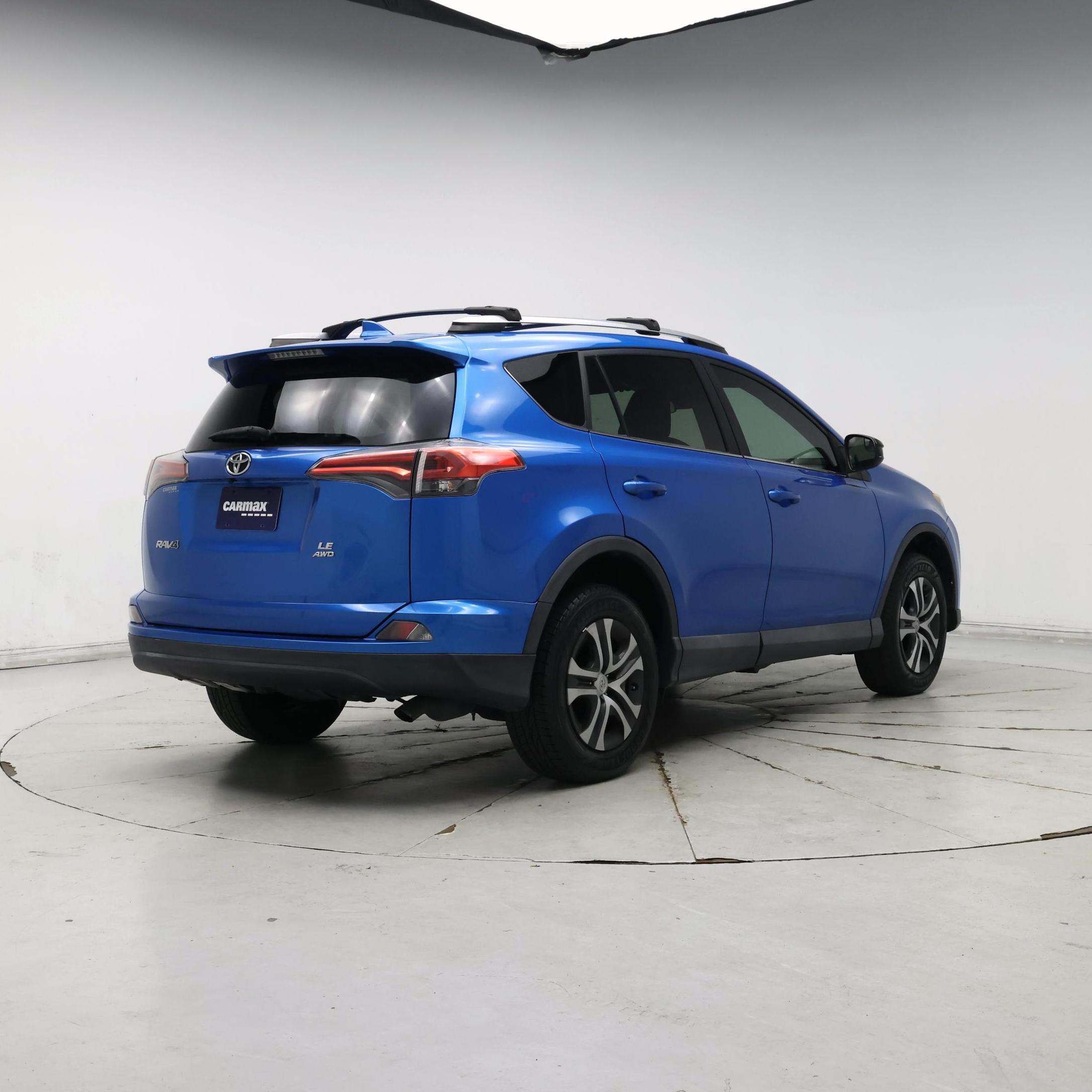 Thumbnail: 2017 Toyota RAV4 - 8