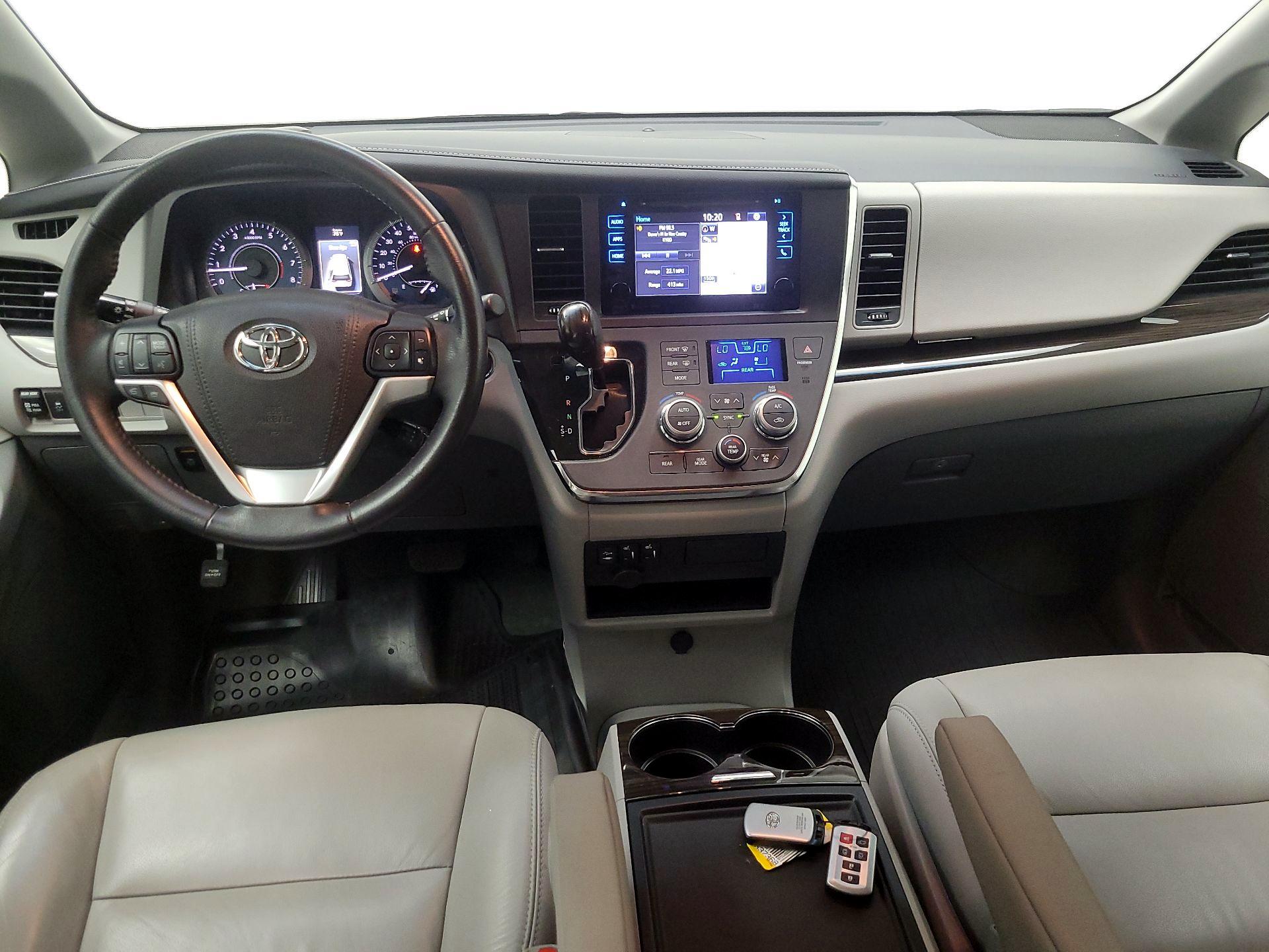 Thumbnail: 2017 Toyota Sienna - 9