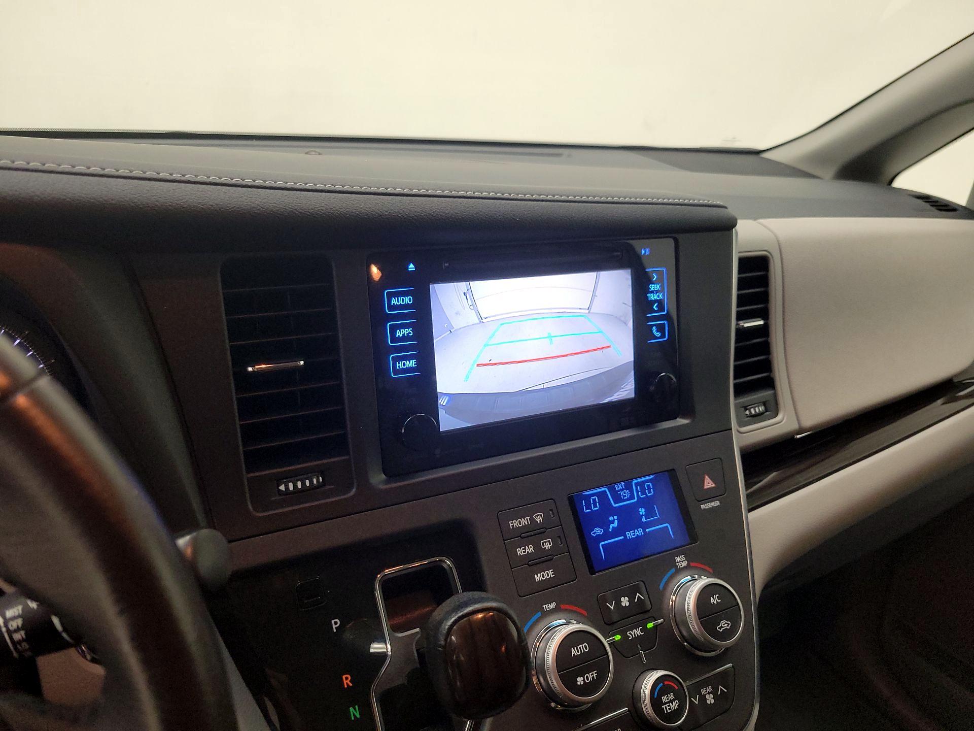 Thumbnail: 2017 Toyota Sienna - 15