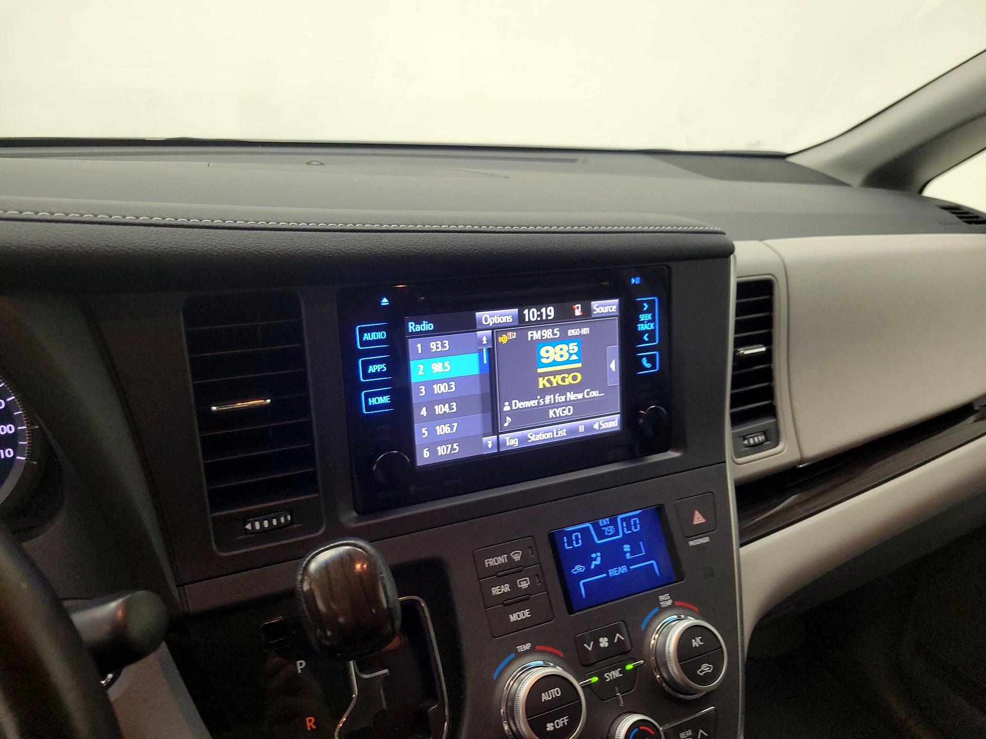 Thumbnail: 2017 Toyota Sienna - 16