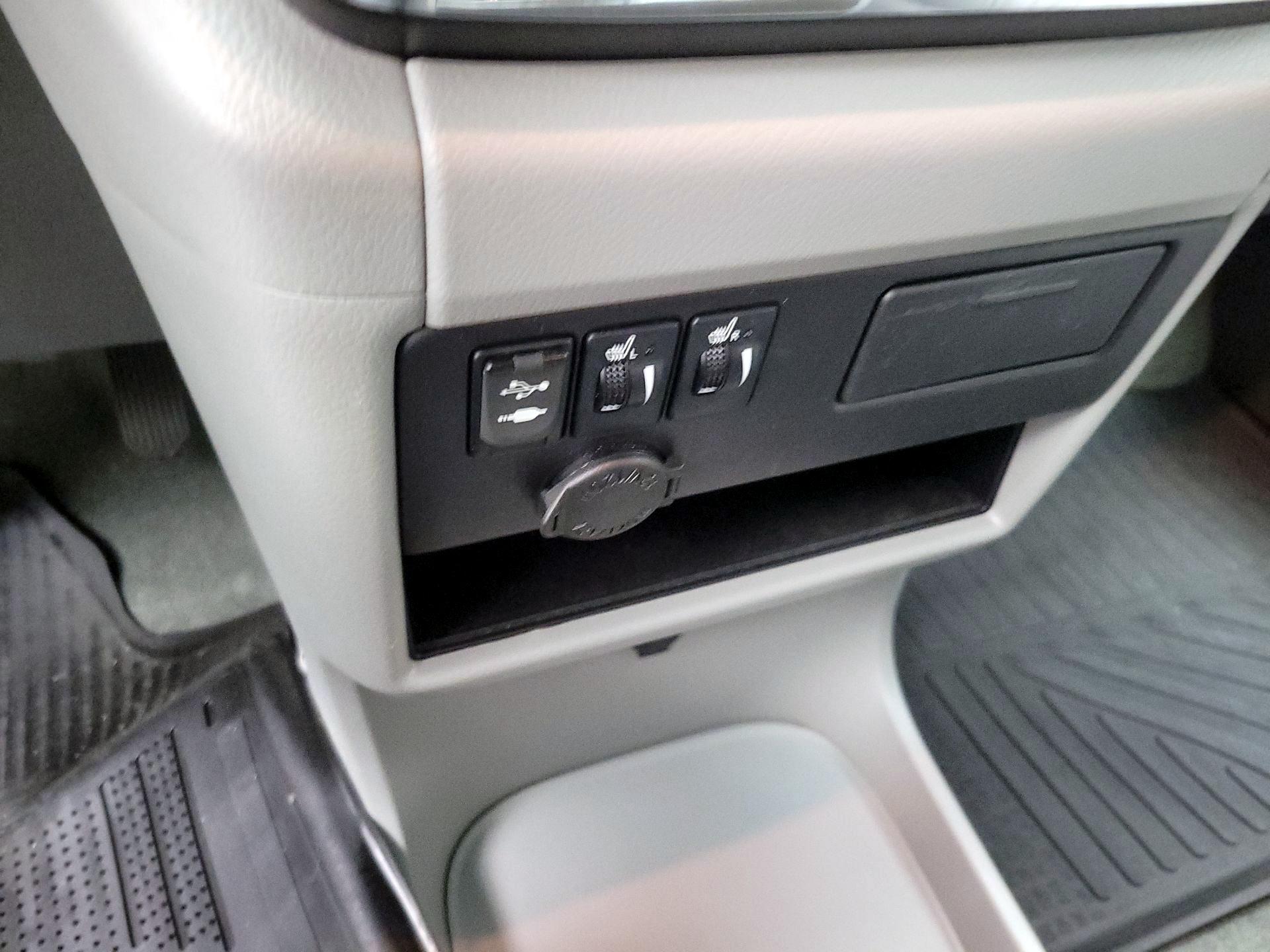 Thumbnail: 2017 Toyota Sienna - 19