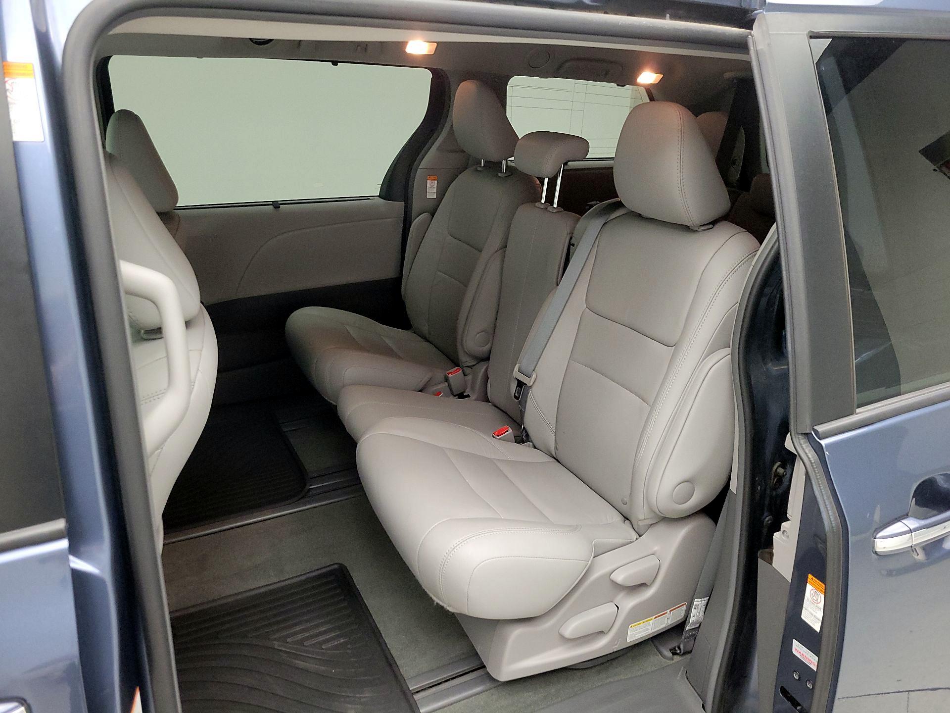 Thumbnail: 2017 Toyota Sienna - 20