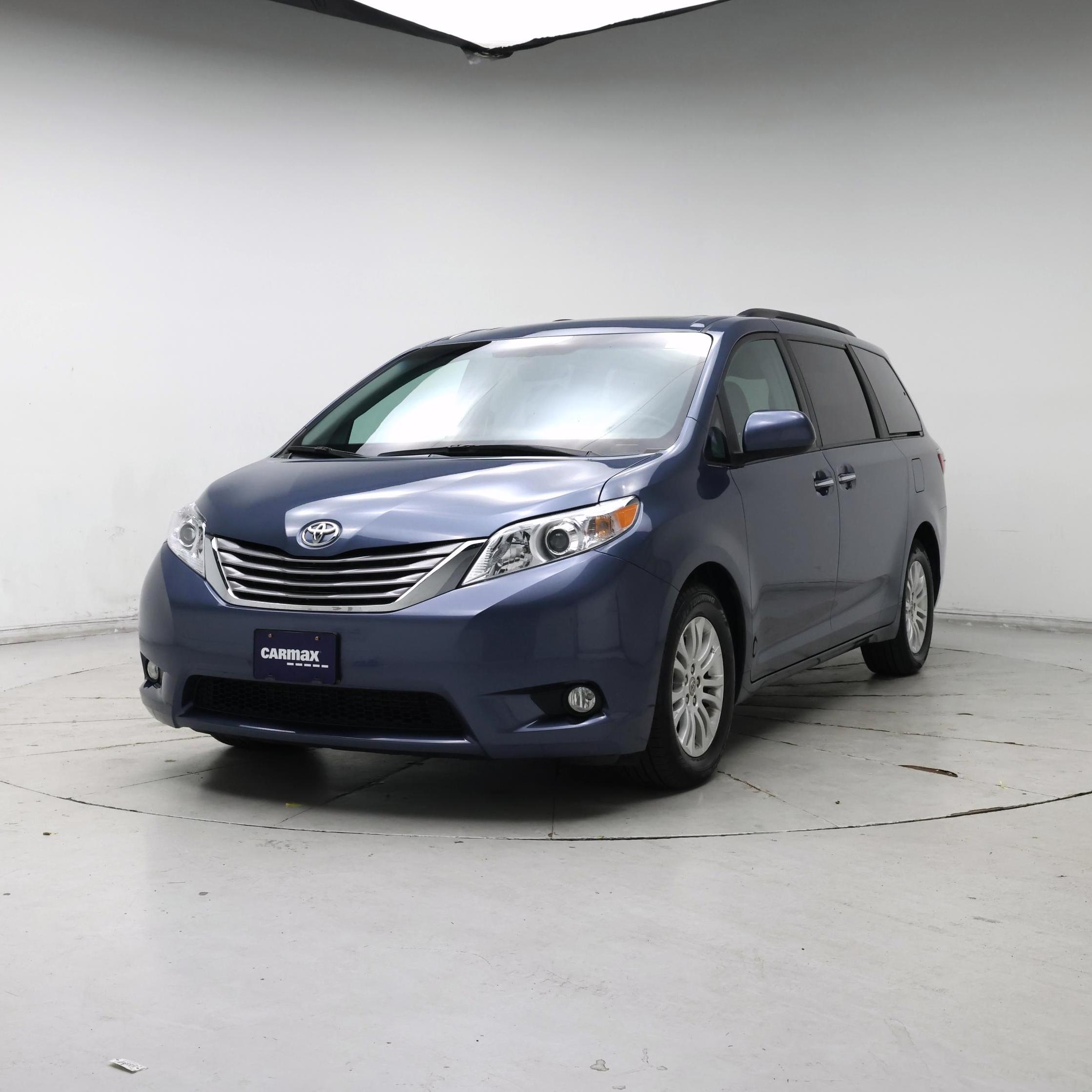 Thumbnail: 2017 Toyota Sienna - 4