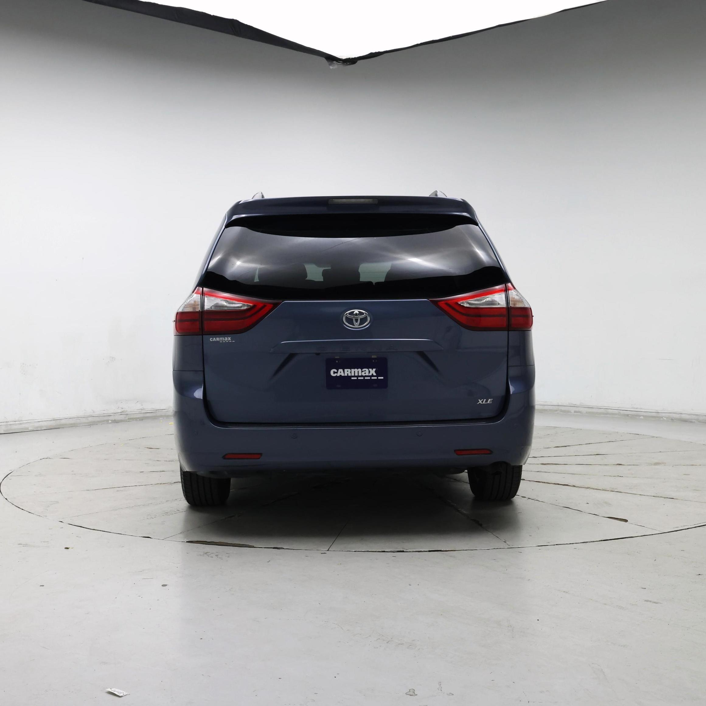 Thumbnail: 2017 Toyota Sienna - 6