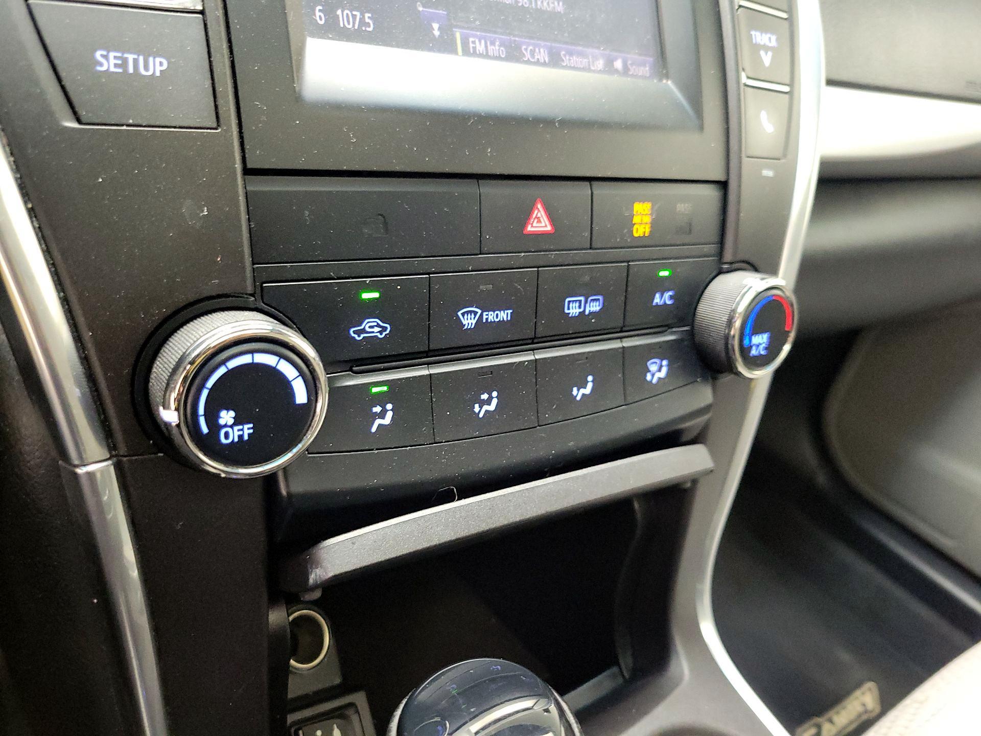 Thumbnail: 2015 Toyota Camry - 16