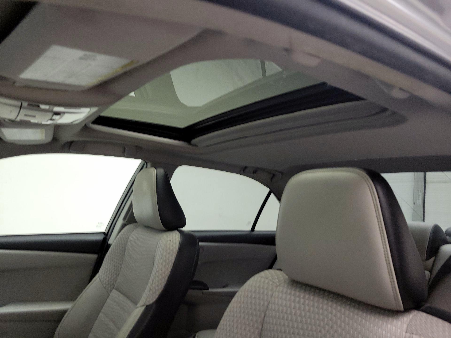 Thumbnail: 2015 Toyota Camry - 19