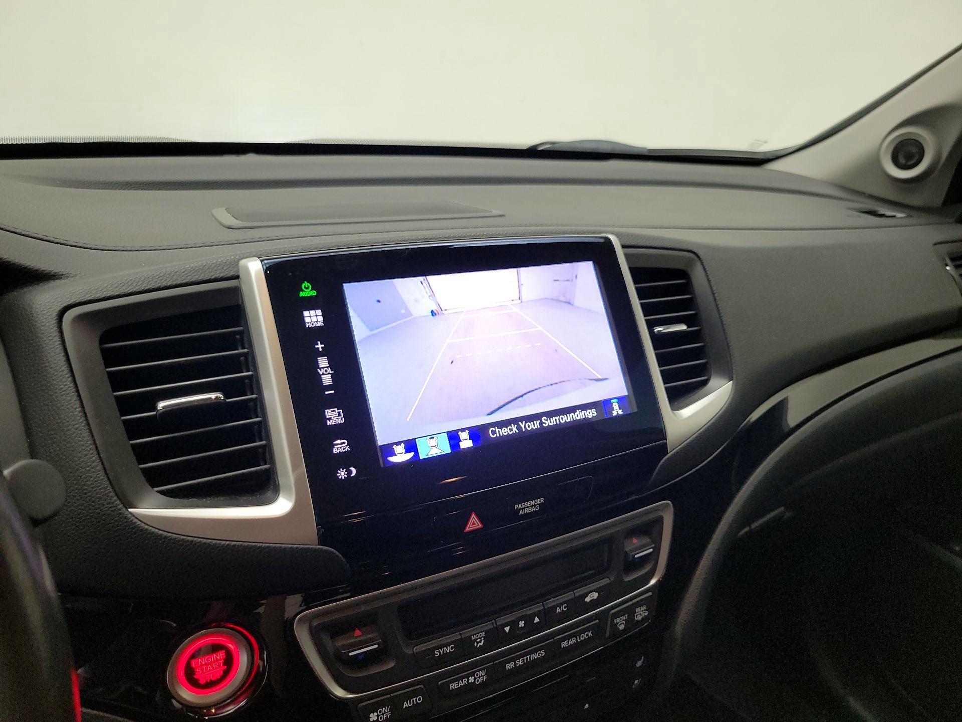 Thumbnail: 2016 Honda Pilot - 15