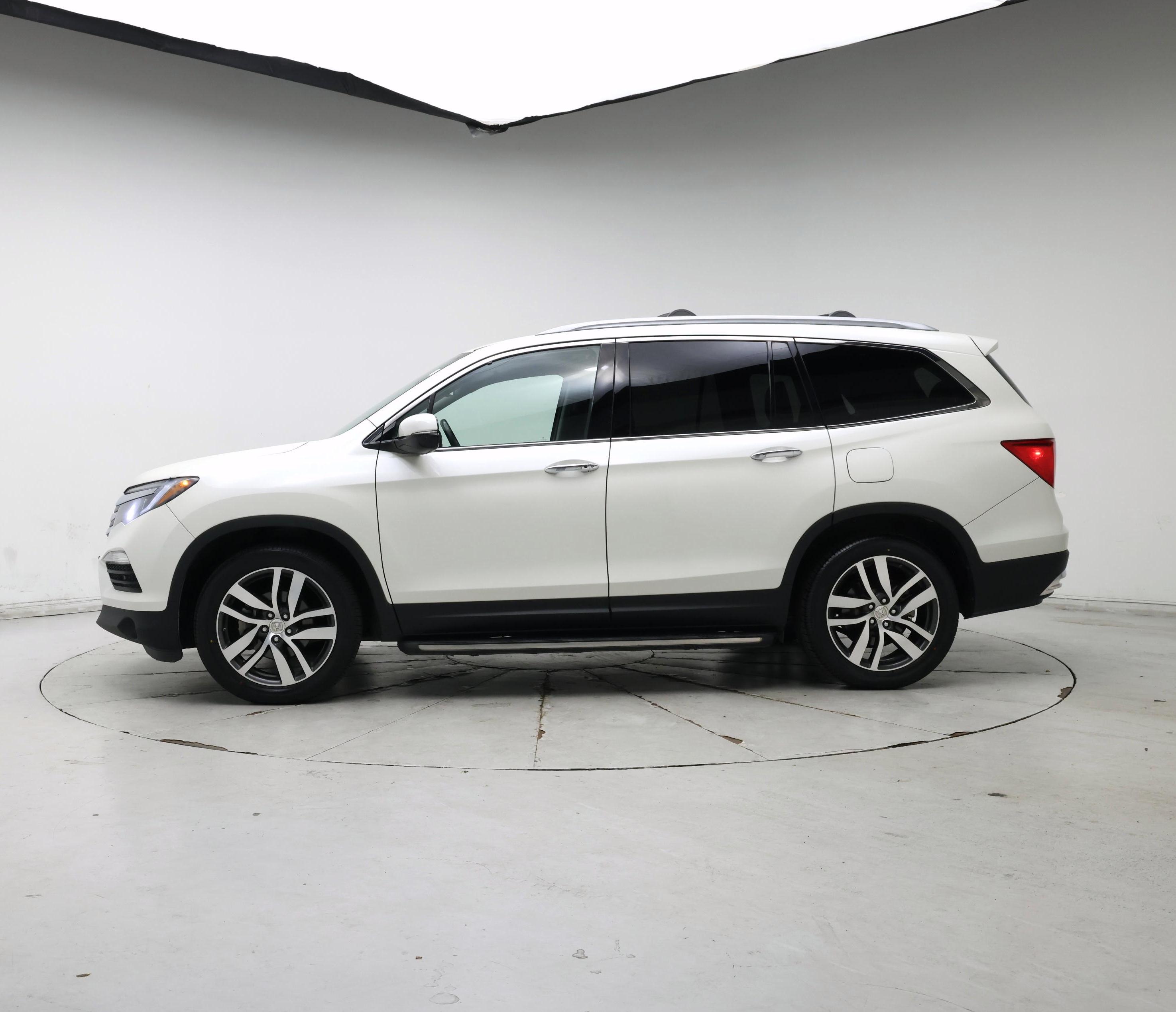 Thumbnail: 2016 Honda Pilot - 3