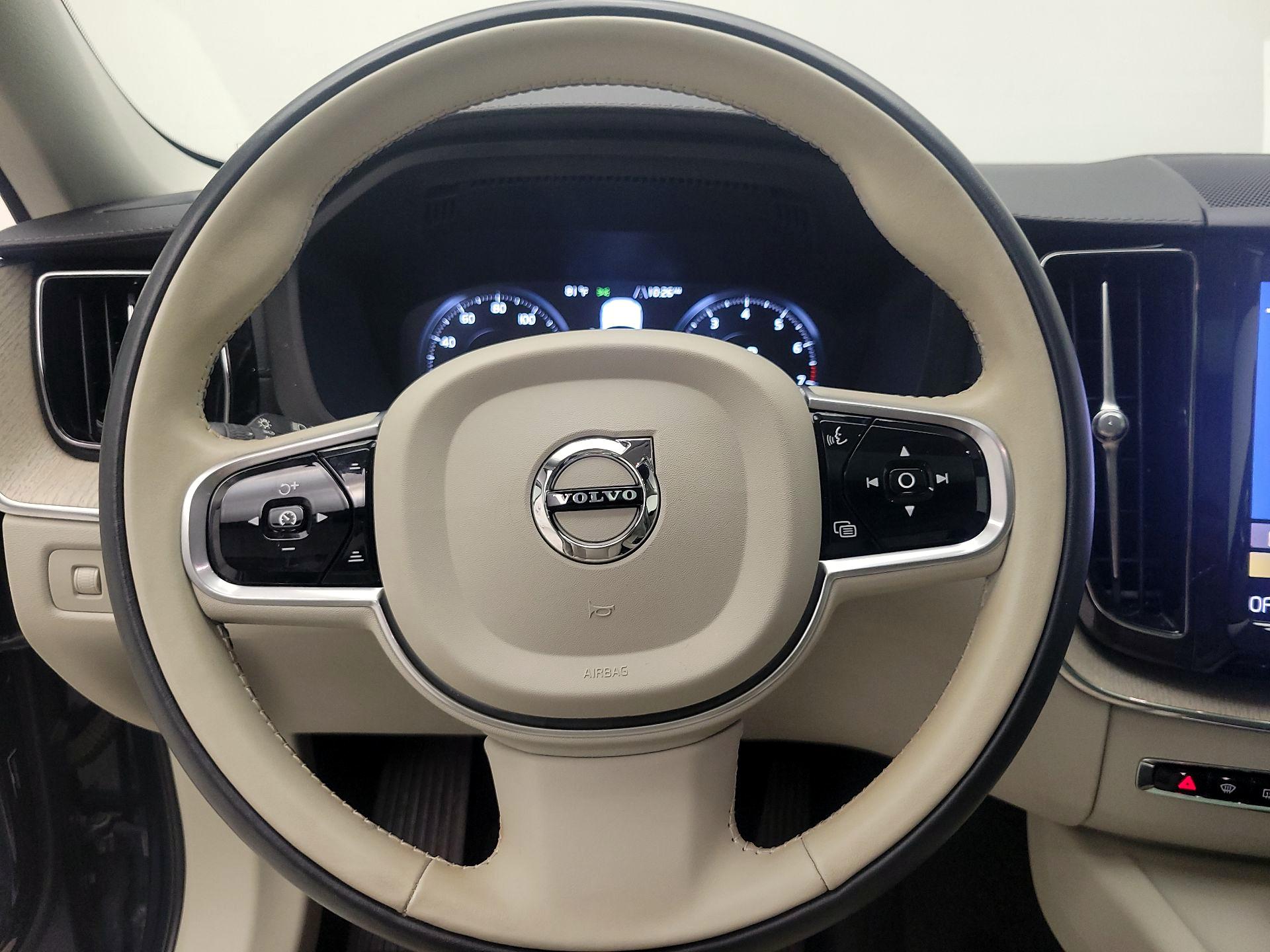 Thumbnail: 2021 Volvo XC60 - 10