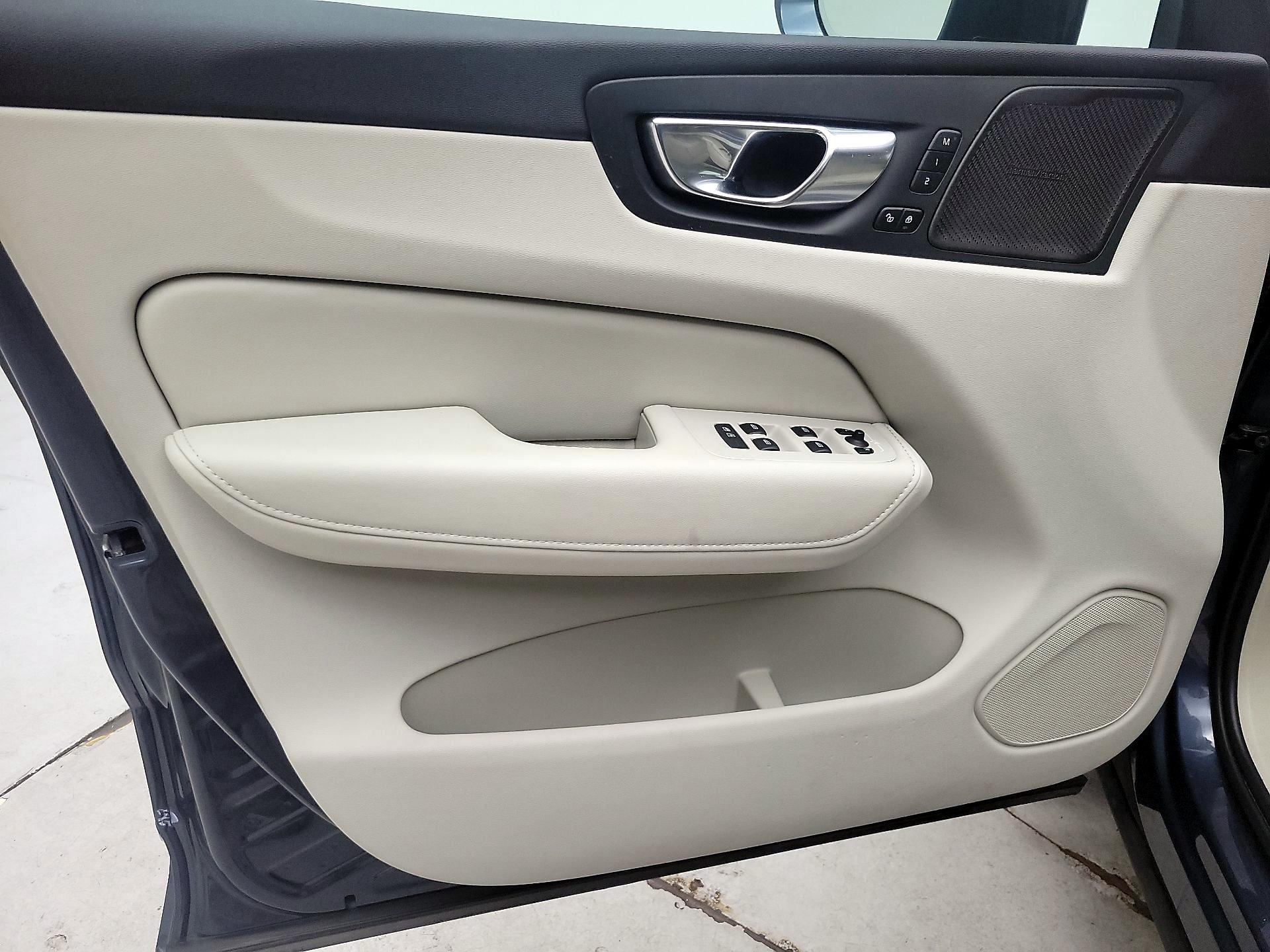 Thumbnail: 2021 Volvo XC60 - 12