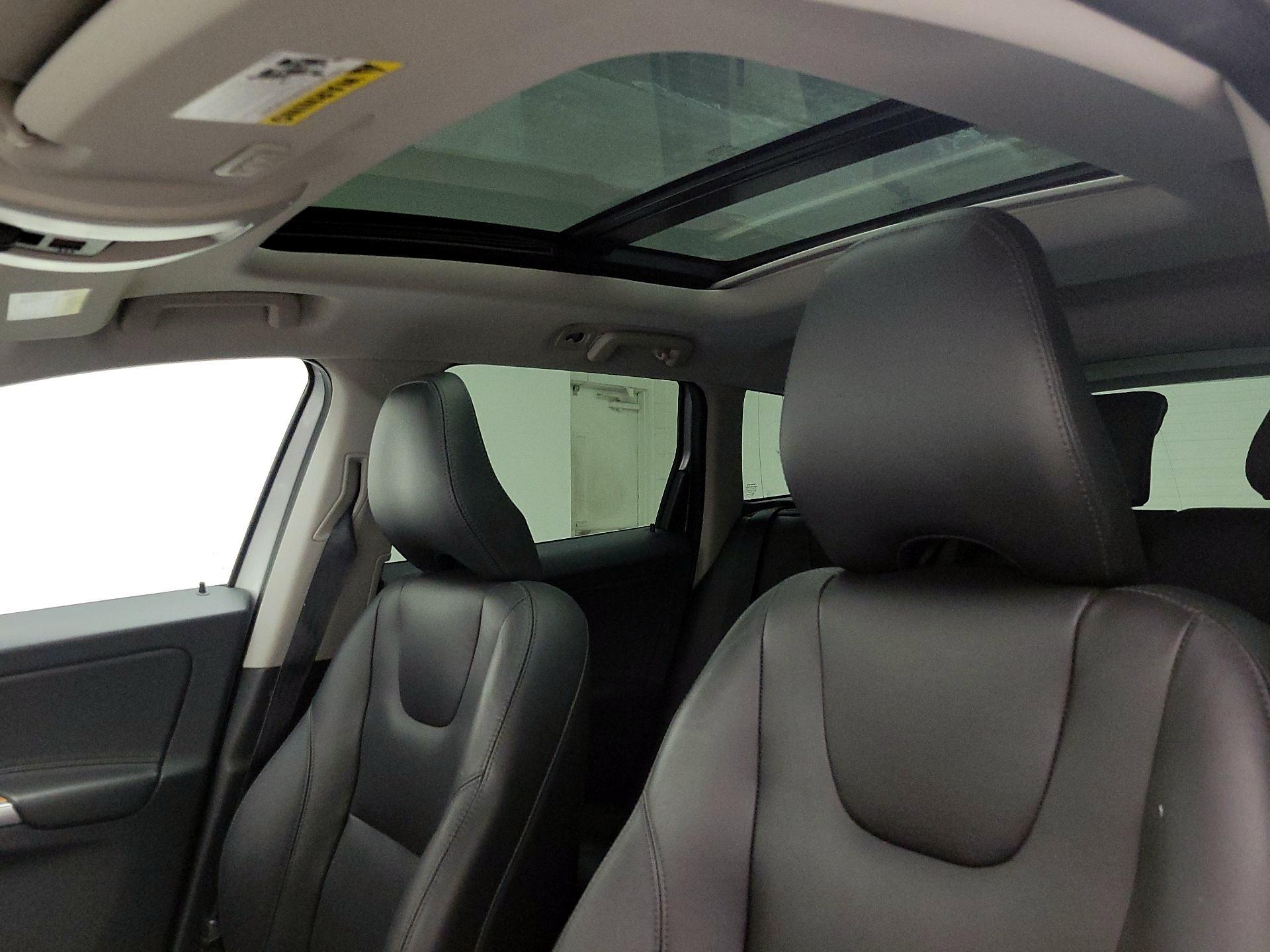 Thumbnail: 2017 Volvo XC60 - 19
