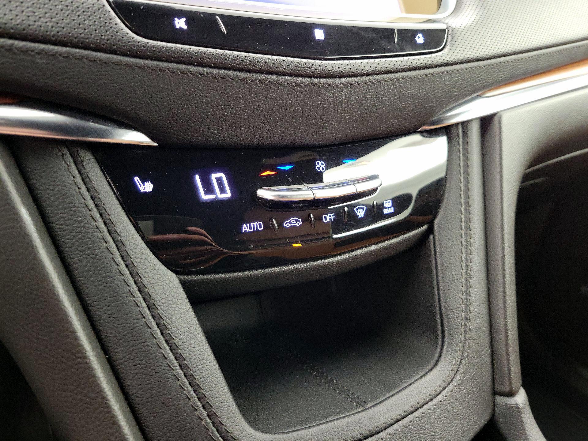 Thumbnail: 2021 Cadillac XT5 - 17