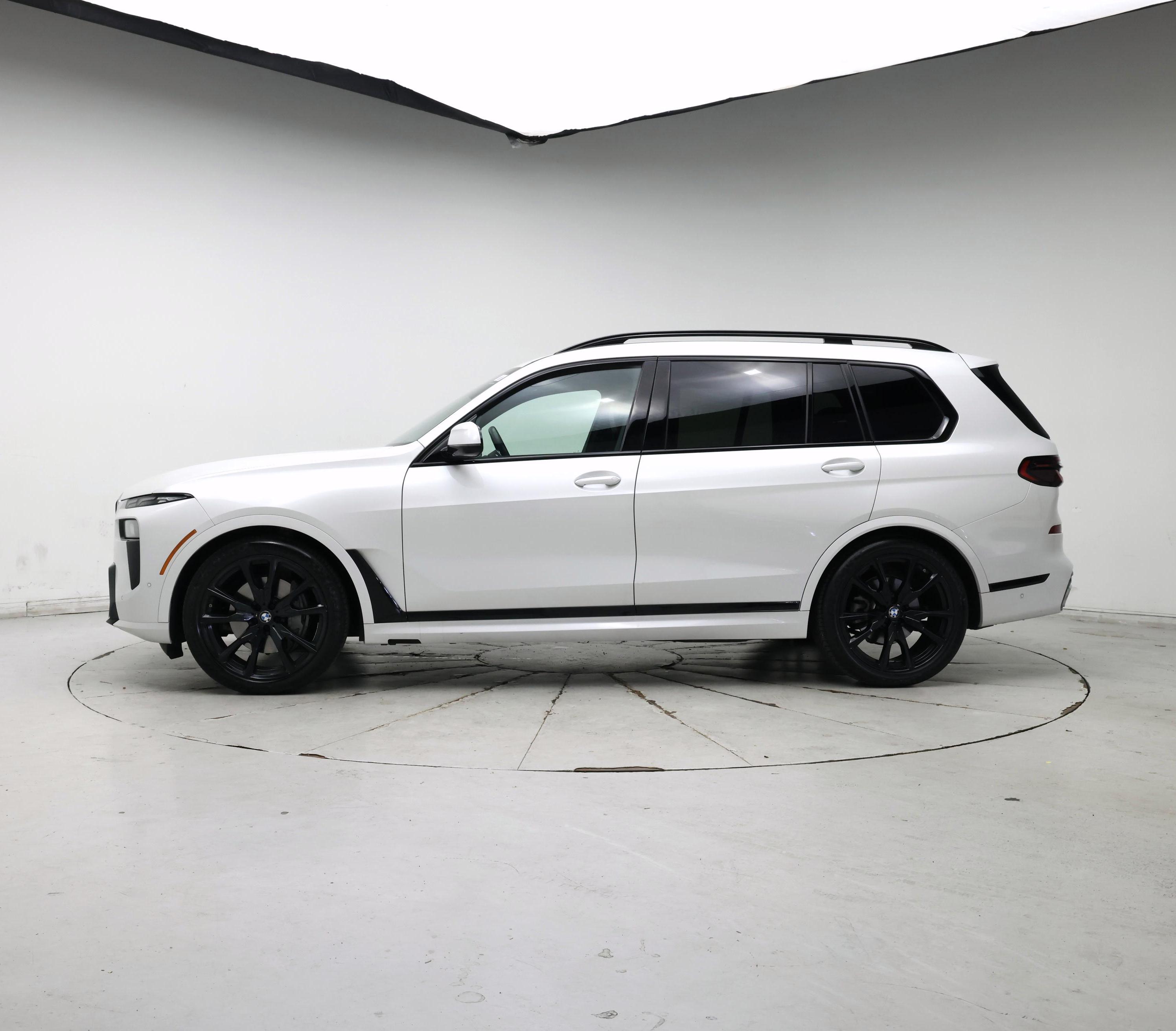 Thumbnail: 2023 BMW X7 - 3