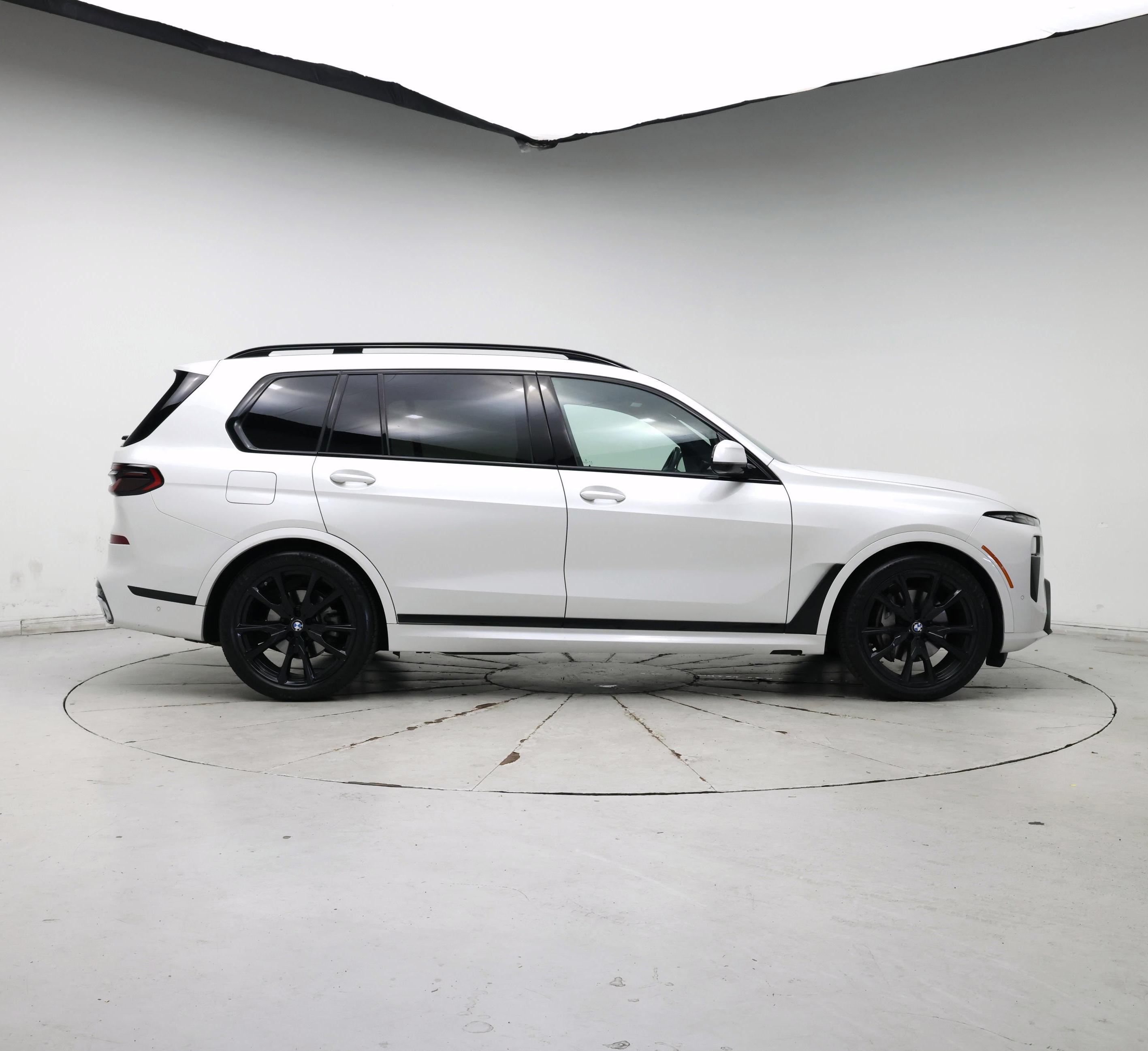 Thumbnail: 2023 BMW X7 - 7