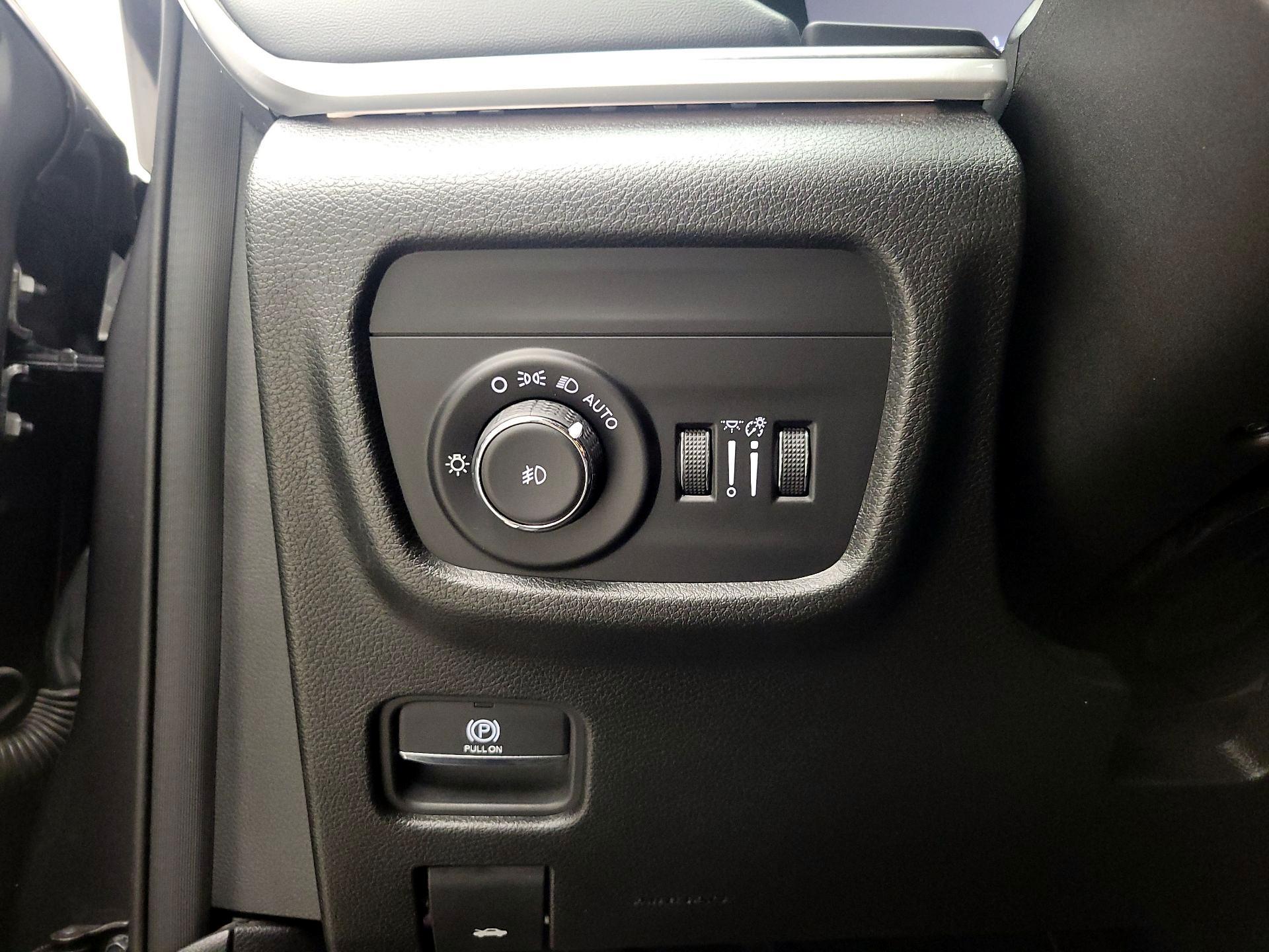 Thumbnail: 2023 Jeep Grand Cherokee - 13