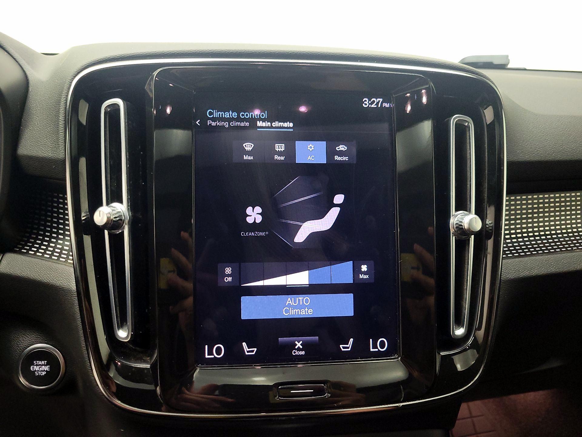 Thumbnail: 2021 Volvo XC40 - 17
