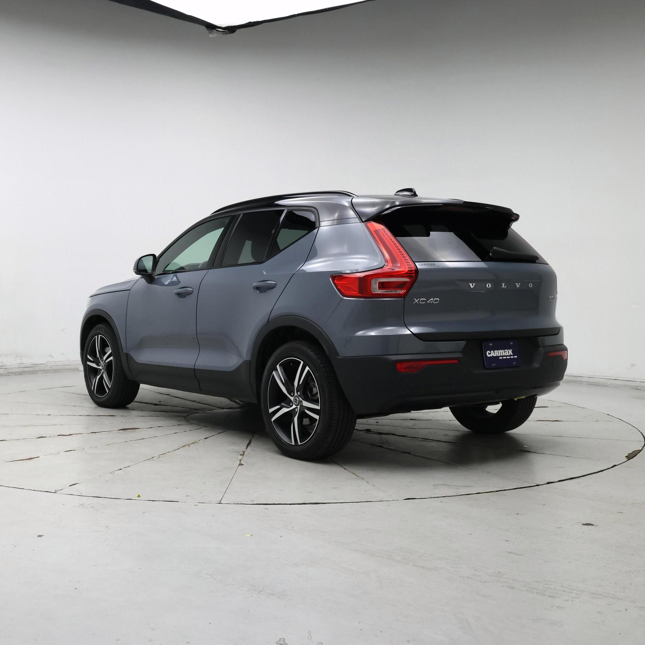 Thumbnail: 2021 Volvo XC40 - 2