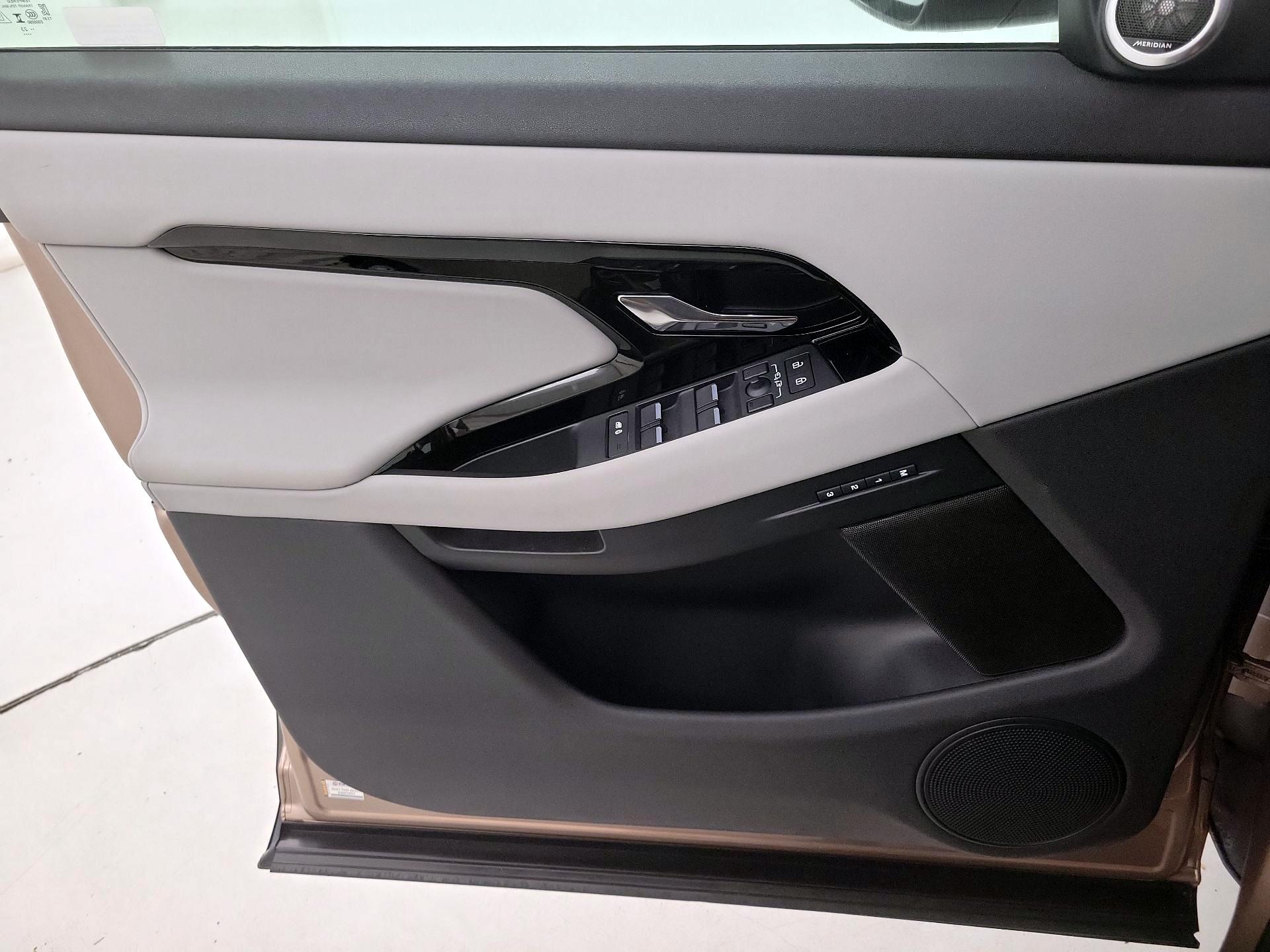 Thumbnail: 2024 Land Rover Range Rover Evoque - 12