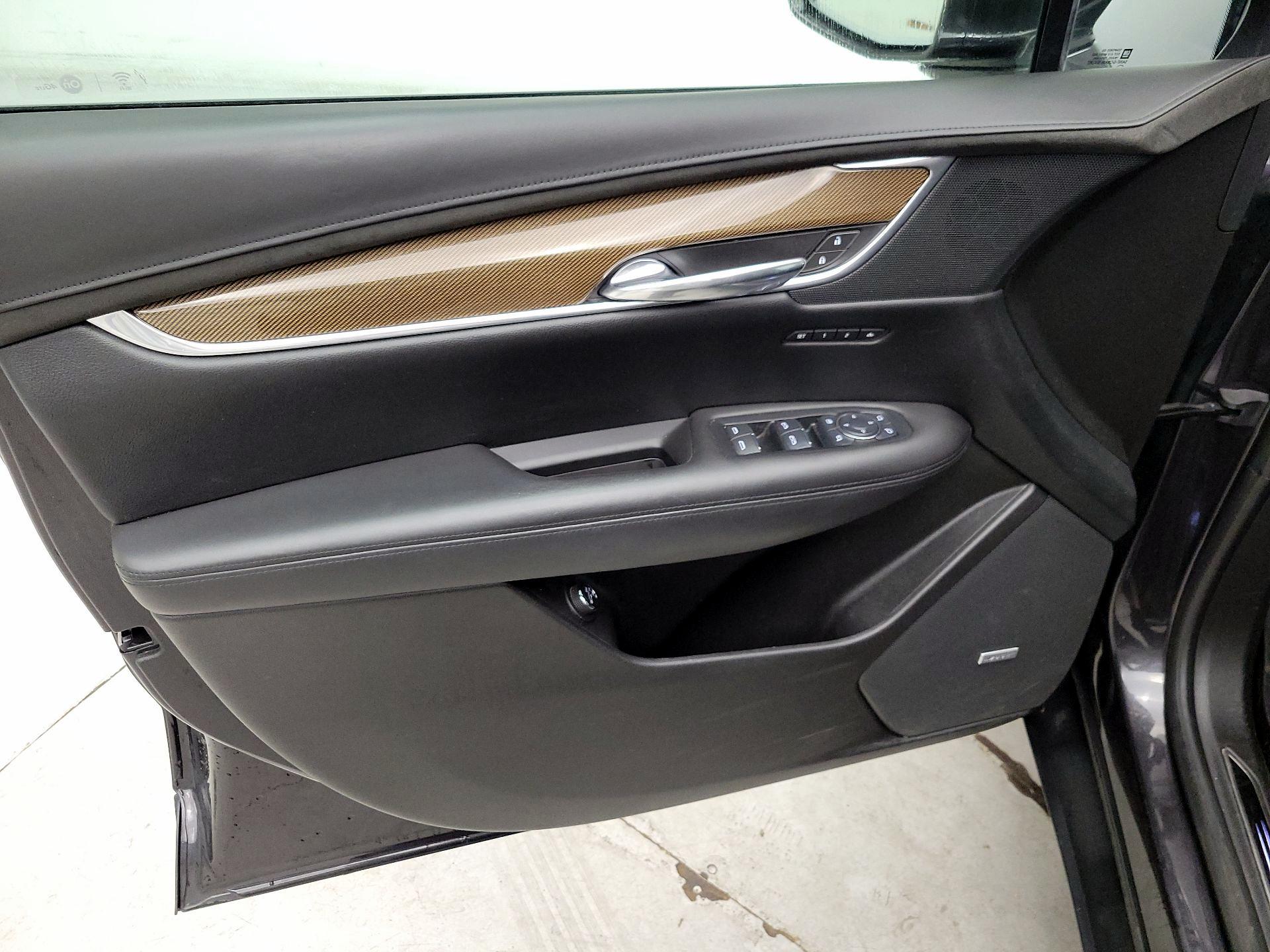 Thumbnail: 2017 Cadillac XT5 - 12