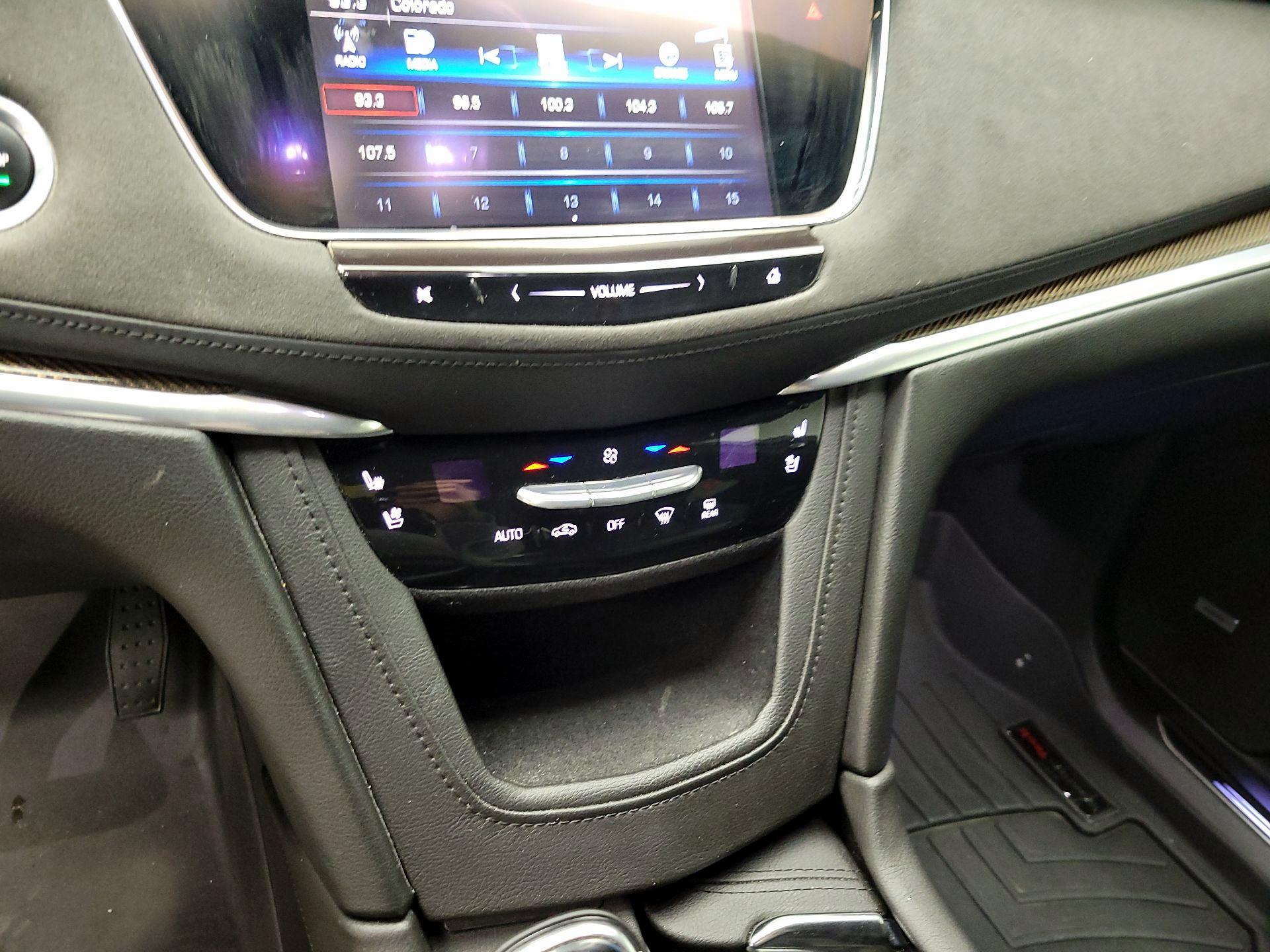 Thumbnail: 2017 Cadillac XT5 - 17