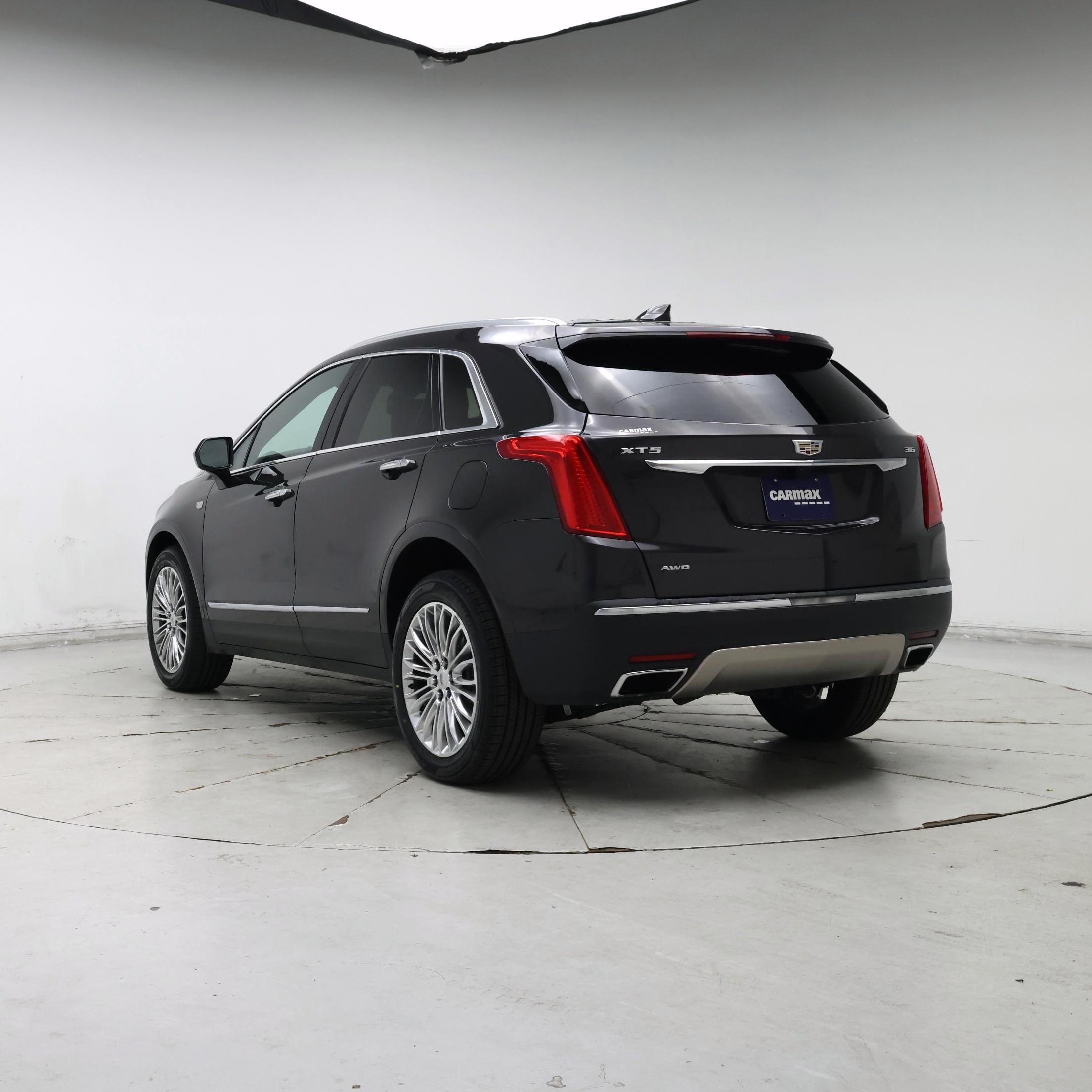 Thumbnail: 2017 Cadillac XT5 - 2