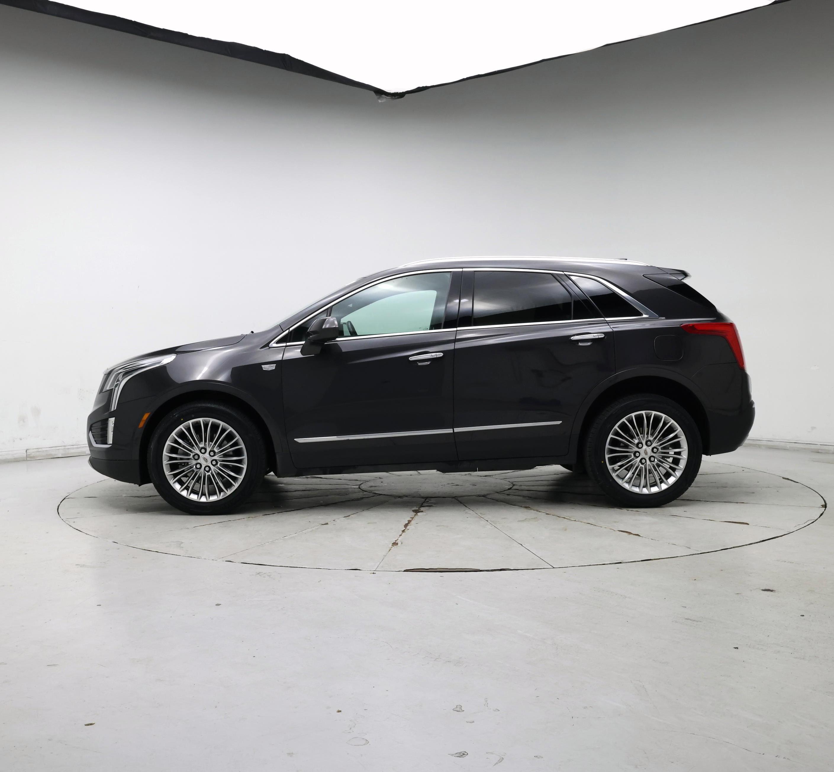 Thumbnail: 2017 Cadillac XT5 - 3