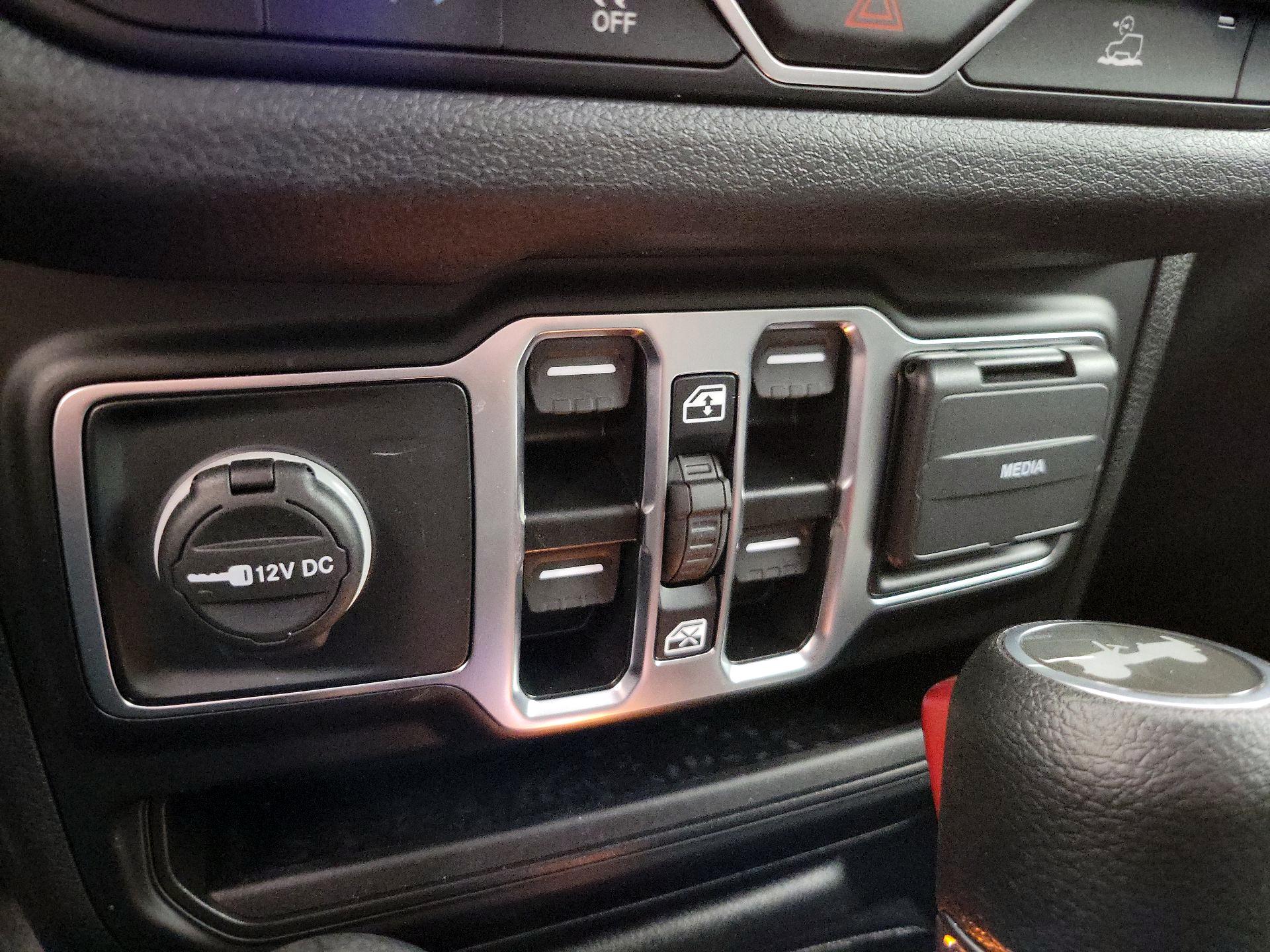 Thumbnail: 2025 Jeep Wrangler - 18