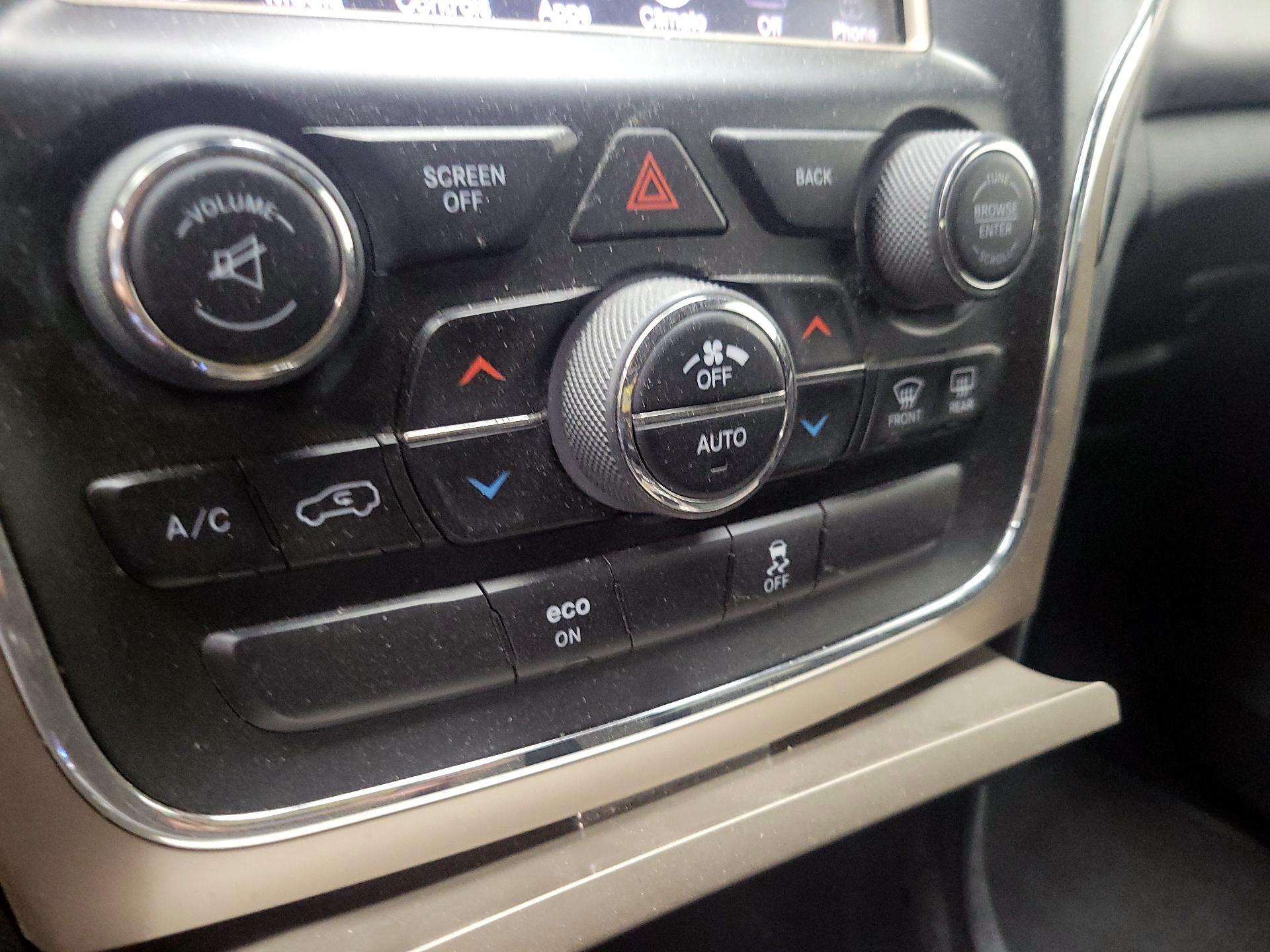Thumbnail: 2014 Jeep Grand Cherokee - 15