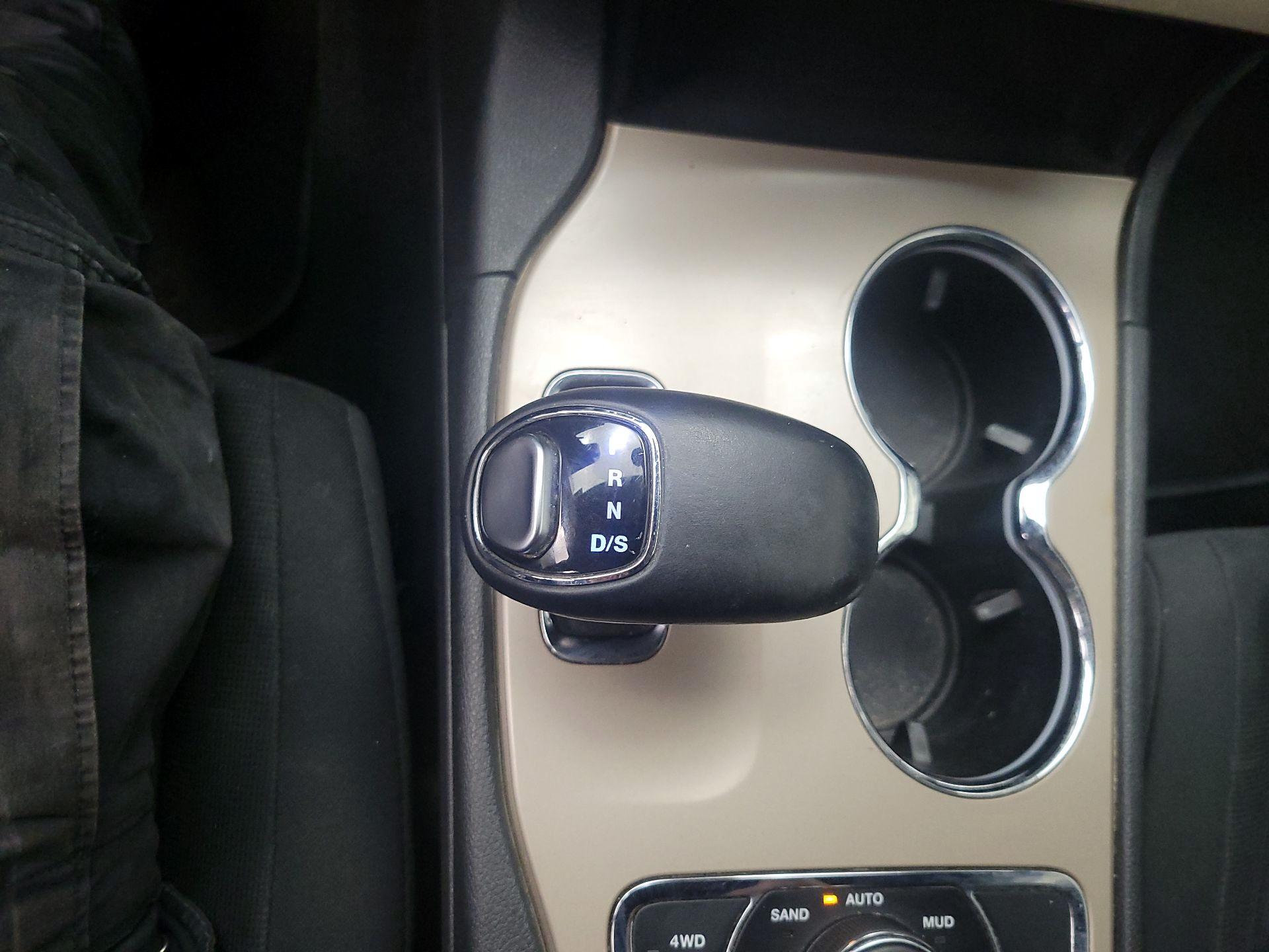 Thumbnail: 2014 Jeep Grand Cherokee - 16