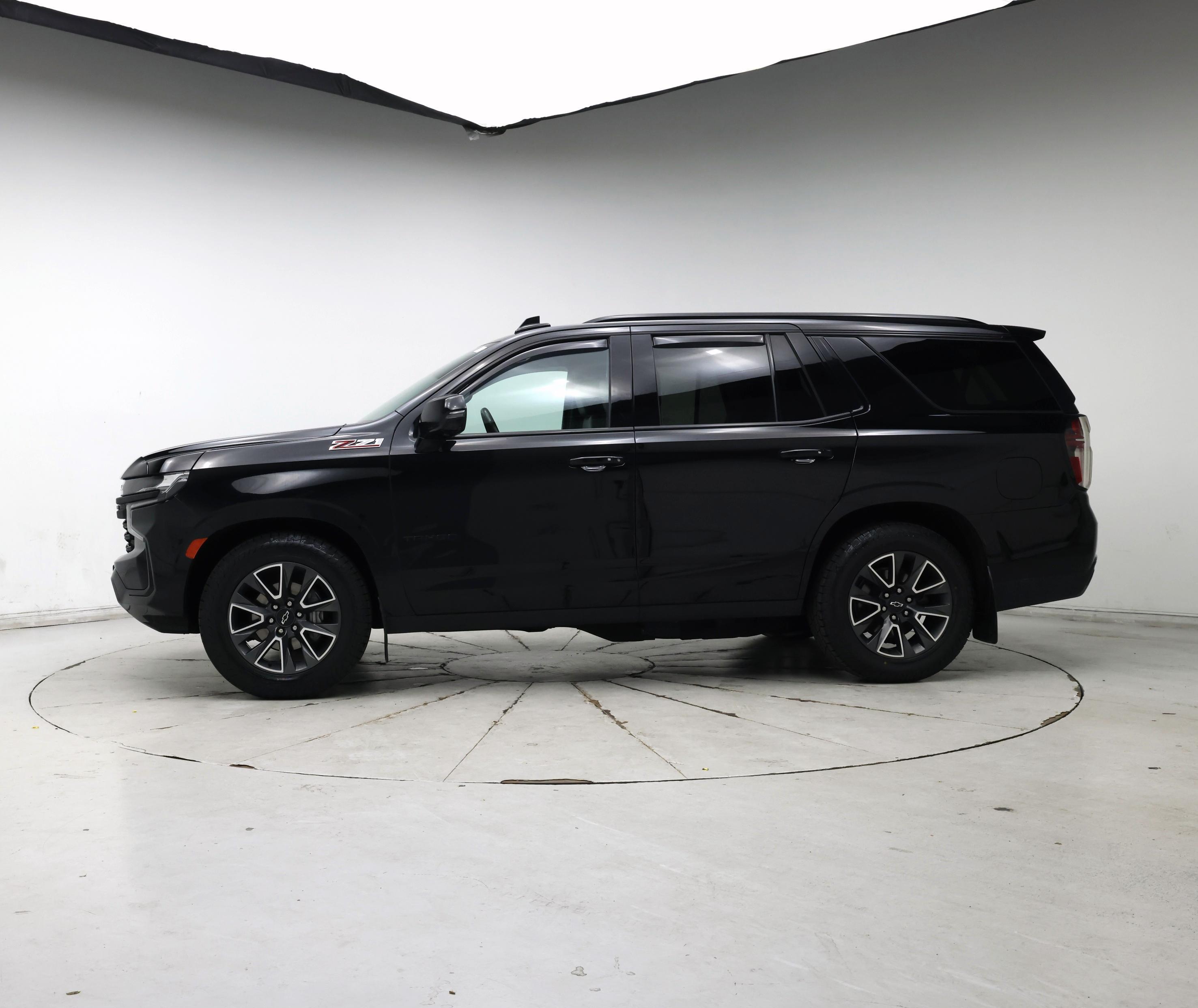 Thumbnail: 2021 Chevrolet Tahoe - 3