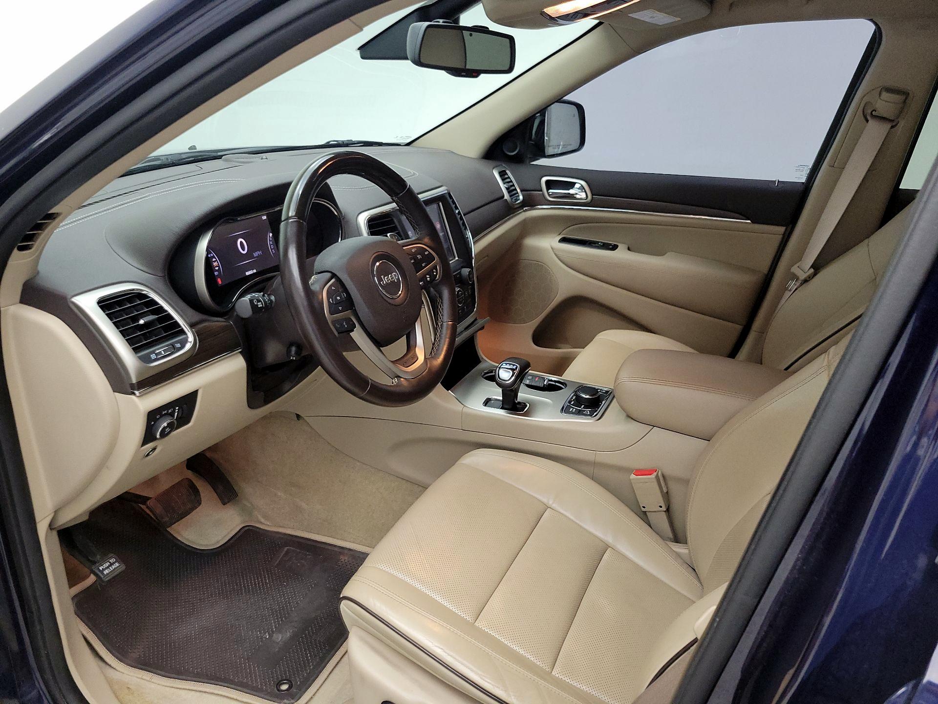 Thumbnail: 2015 Jeep Grand Cherokee - 11