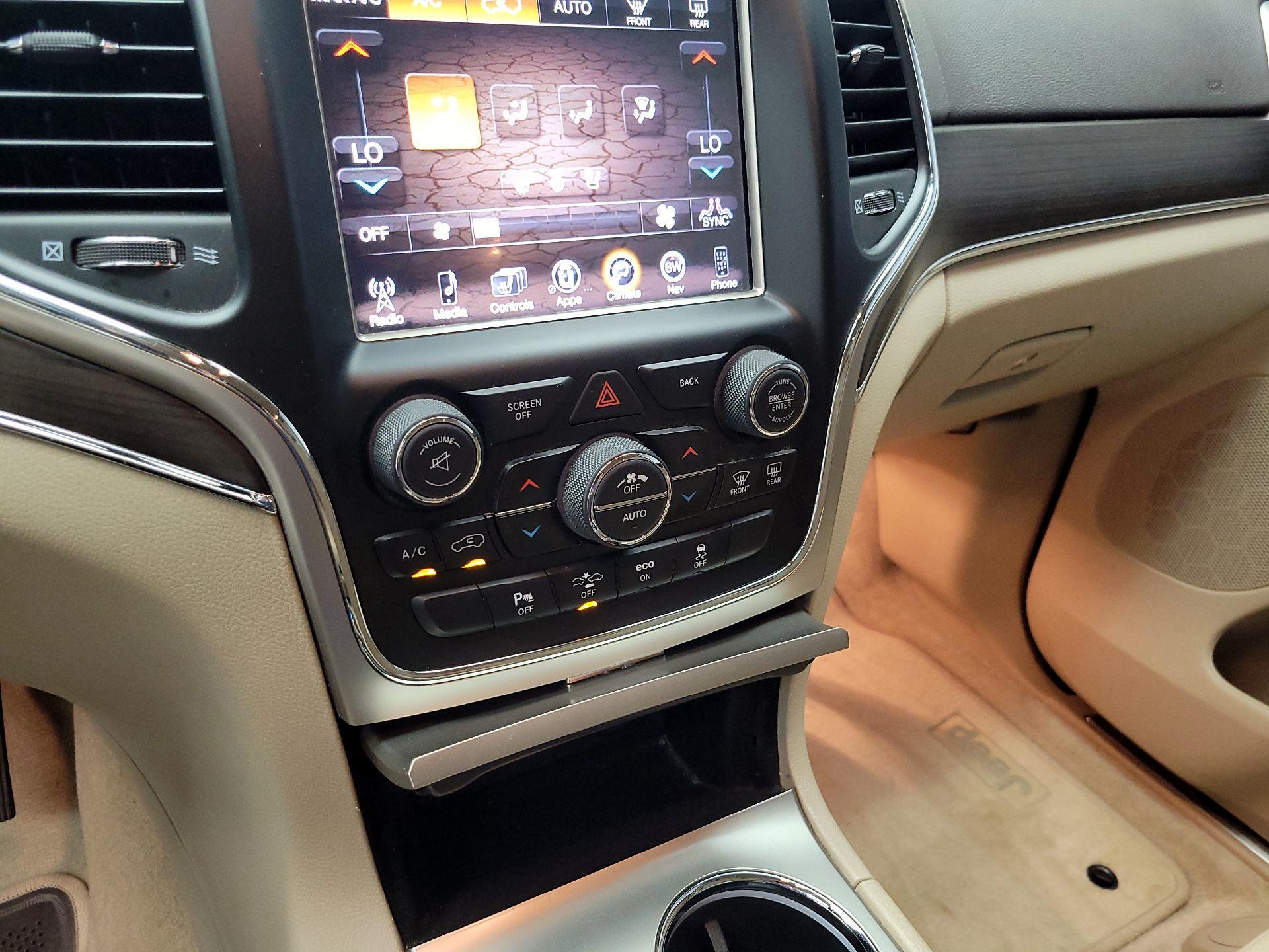 Thumbnail: 2015 Jeep Grand Cherokee - 17