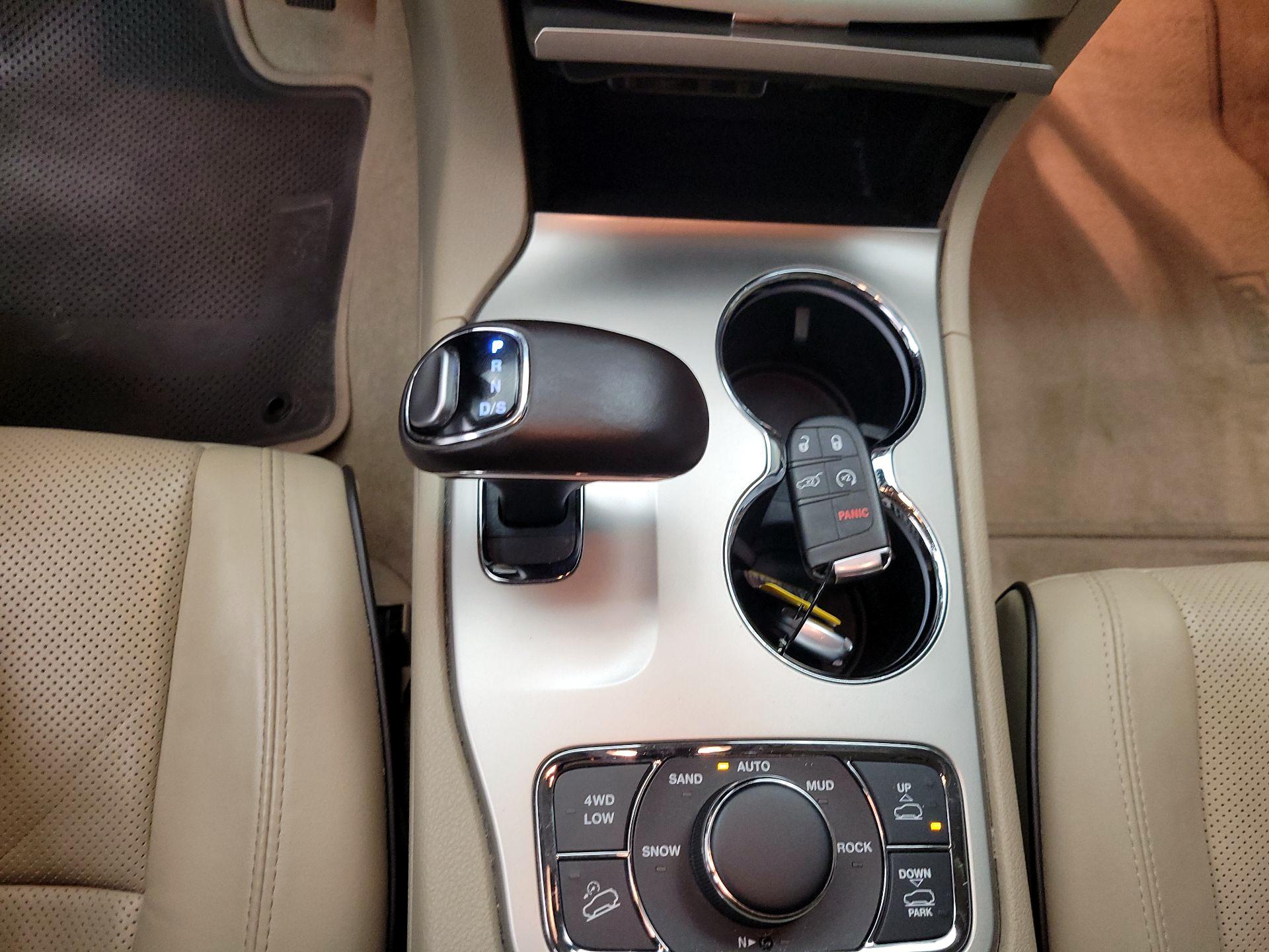 Thumbnail: 2015 Jeep Grand Cherokee - 18