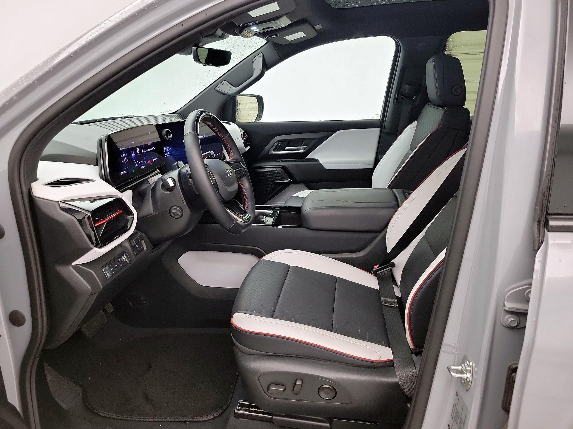 Thumbnail: 2025 Chevrolet Silverado EV - 11