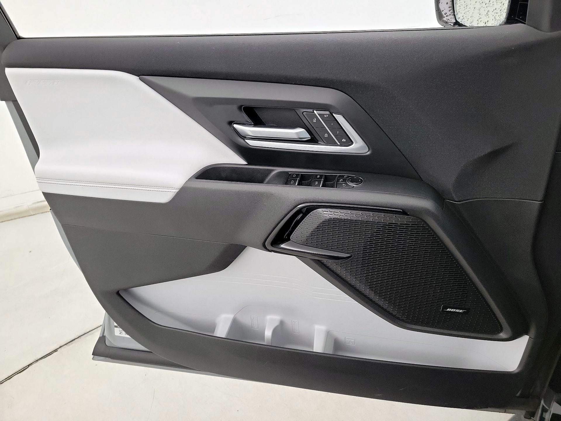 Thumbnail: 2025 Chevrolet Silverado EV - 12