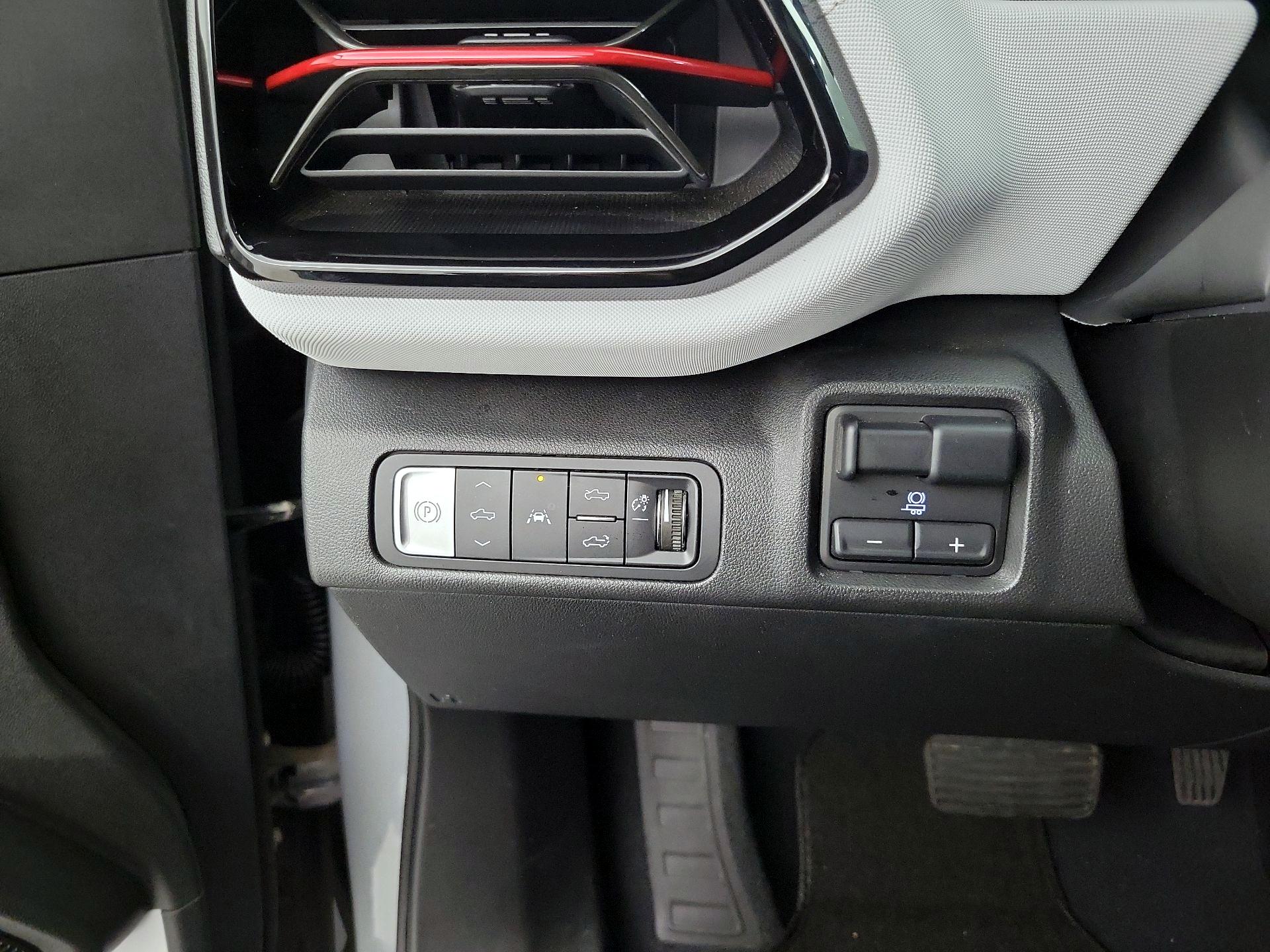 Thumbnail: 2025 Chevrolet Silverado EV - 13
