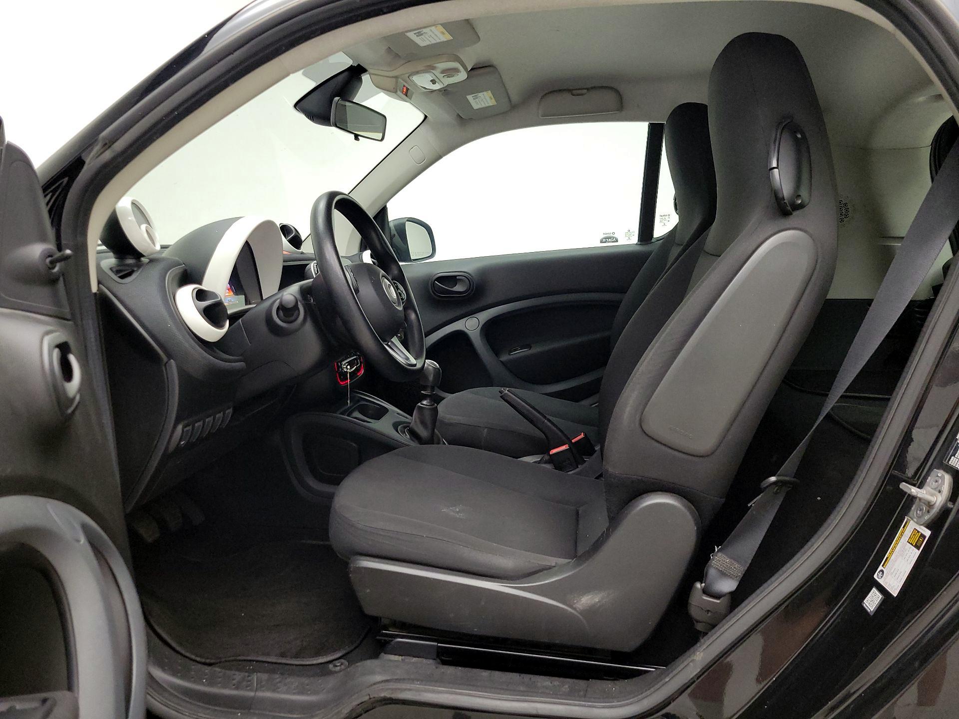 Thumbnail: 2016 smart fortwo - 11