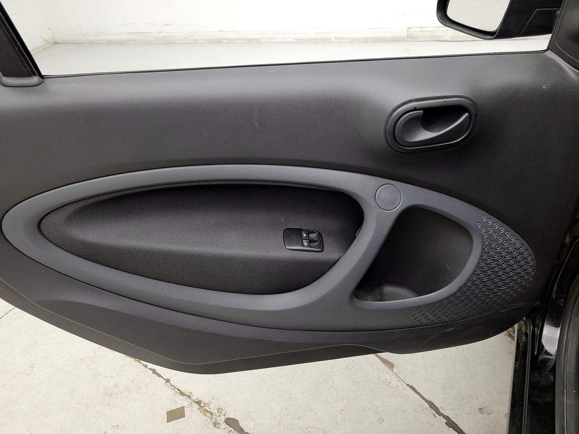 Thumbnail: 2016 smart fortwo - 12