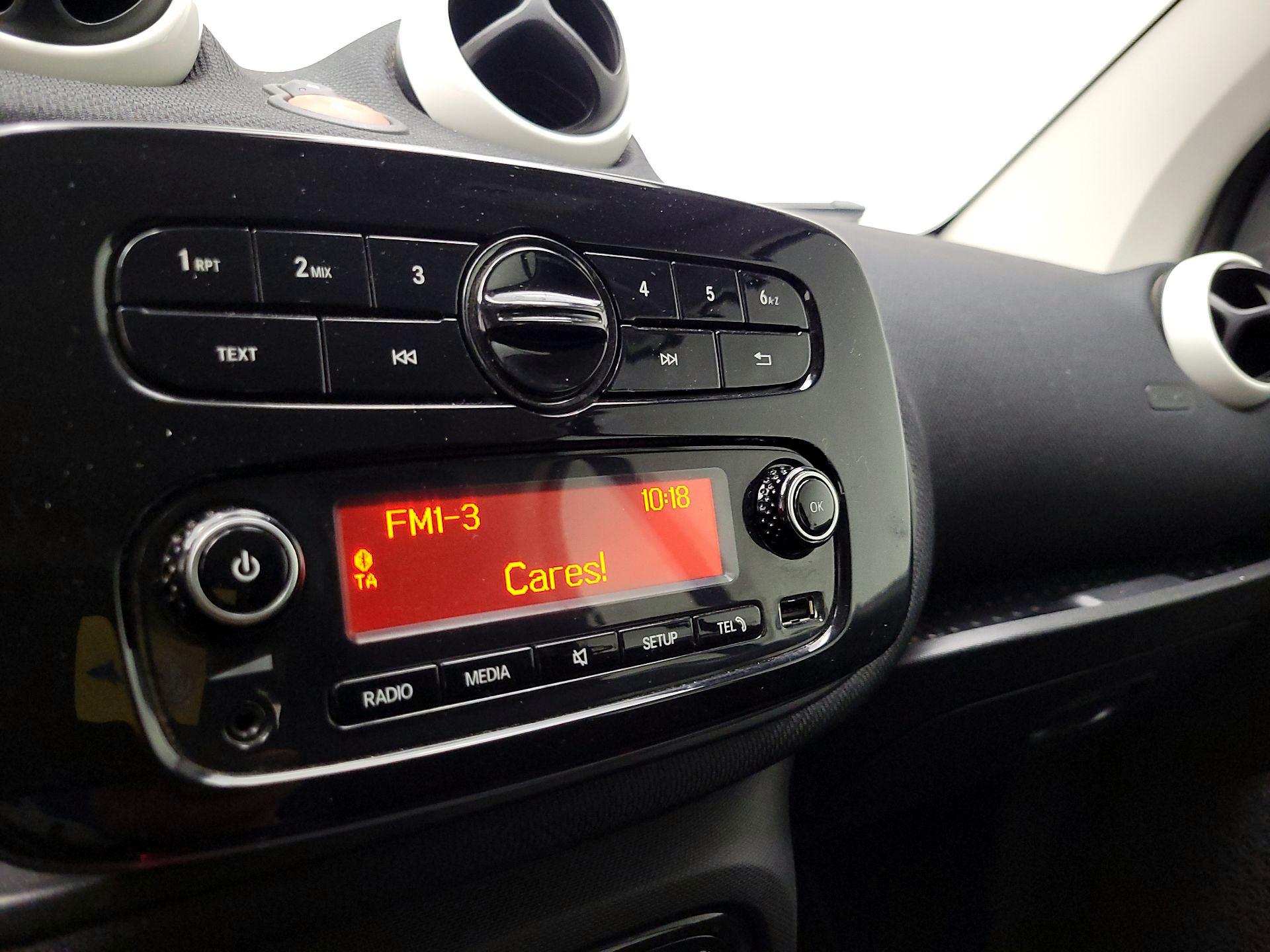 Thumbnail: 2016 smart fortwo - 14