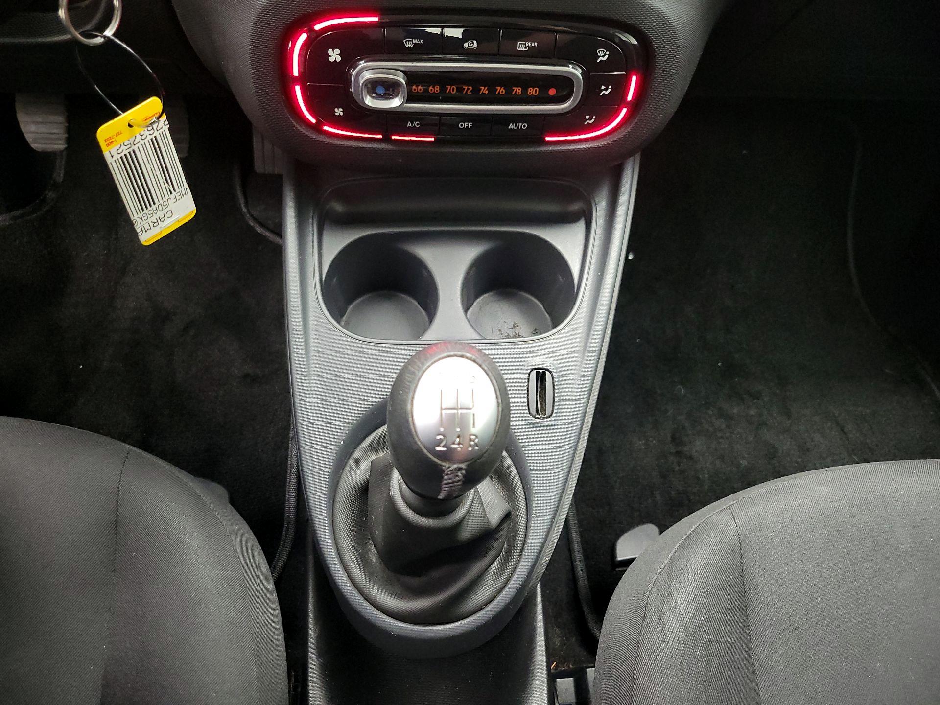 Thumbnail: 2016 smart fortwo - 16
