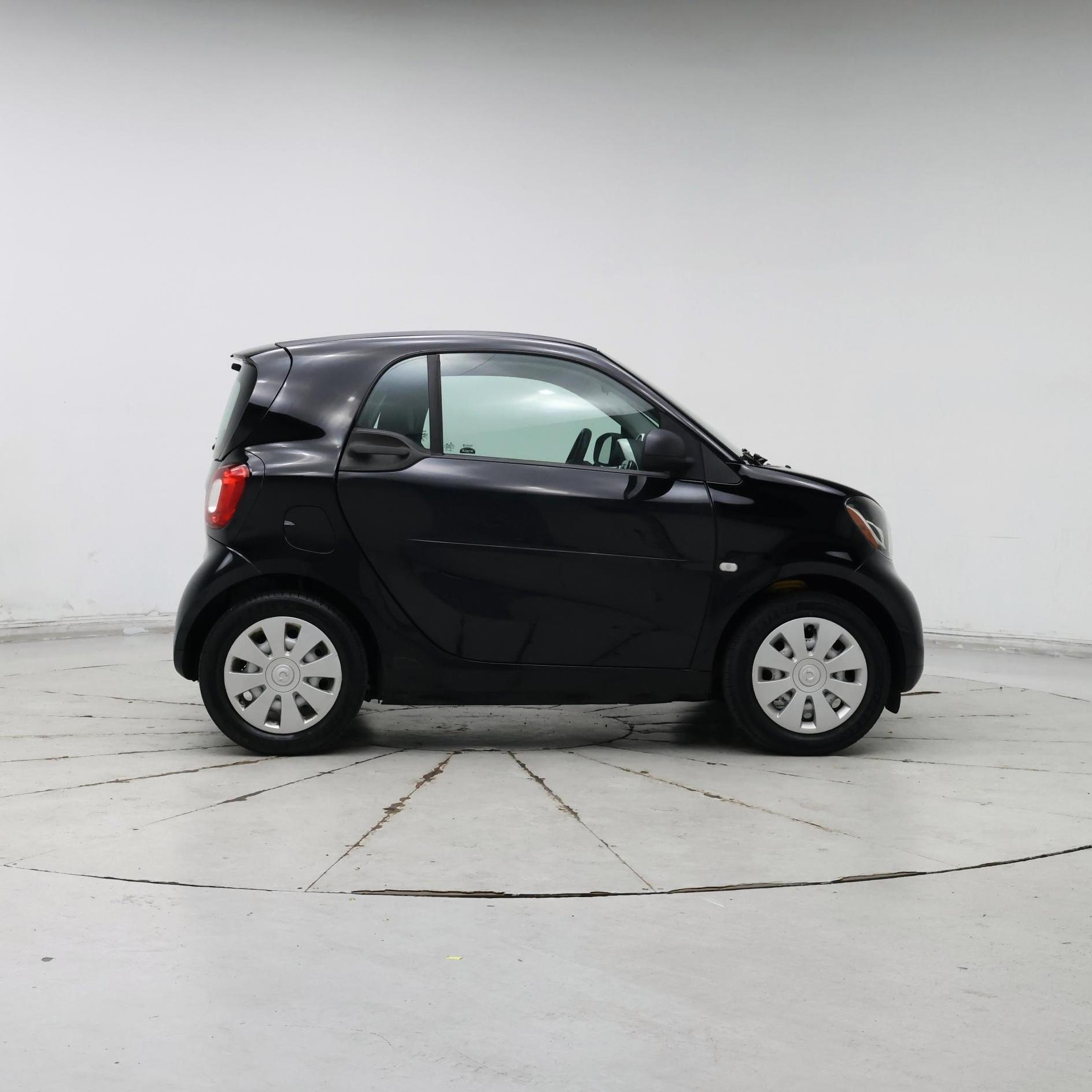 Thumbnail: 2016 smart fortwo - 7