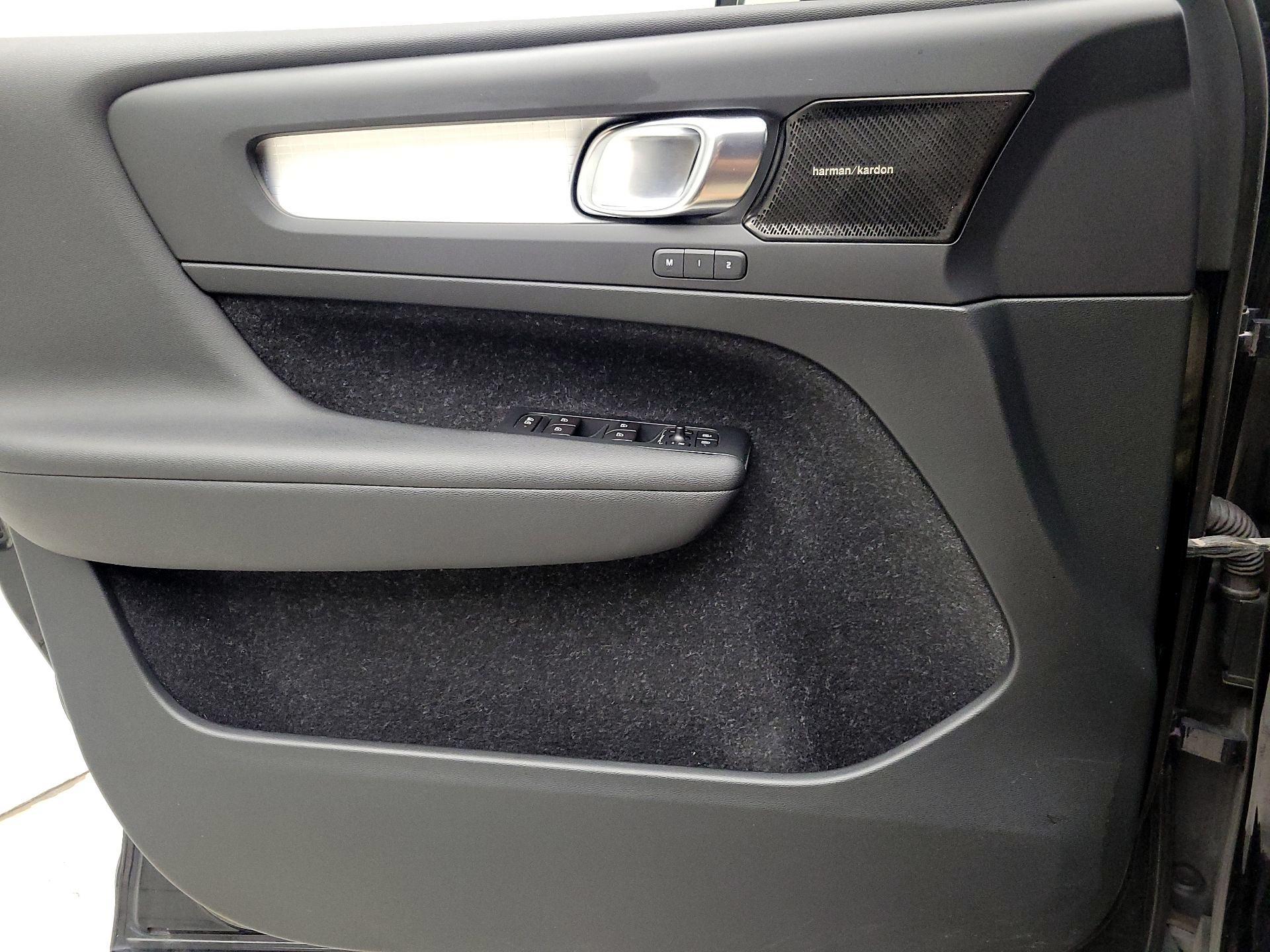 Thumbnail: 2019 Volvo XC40 - 12