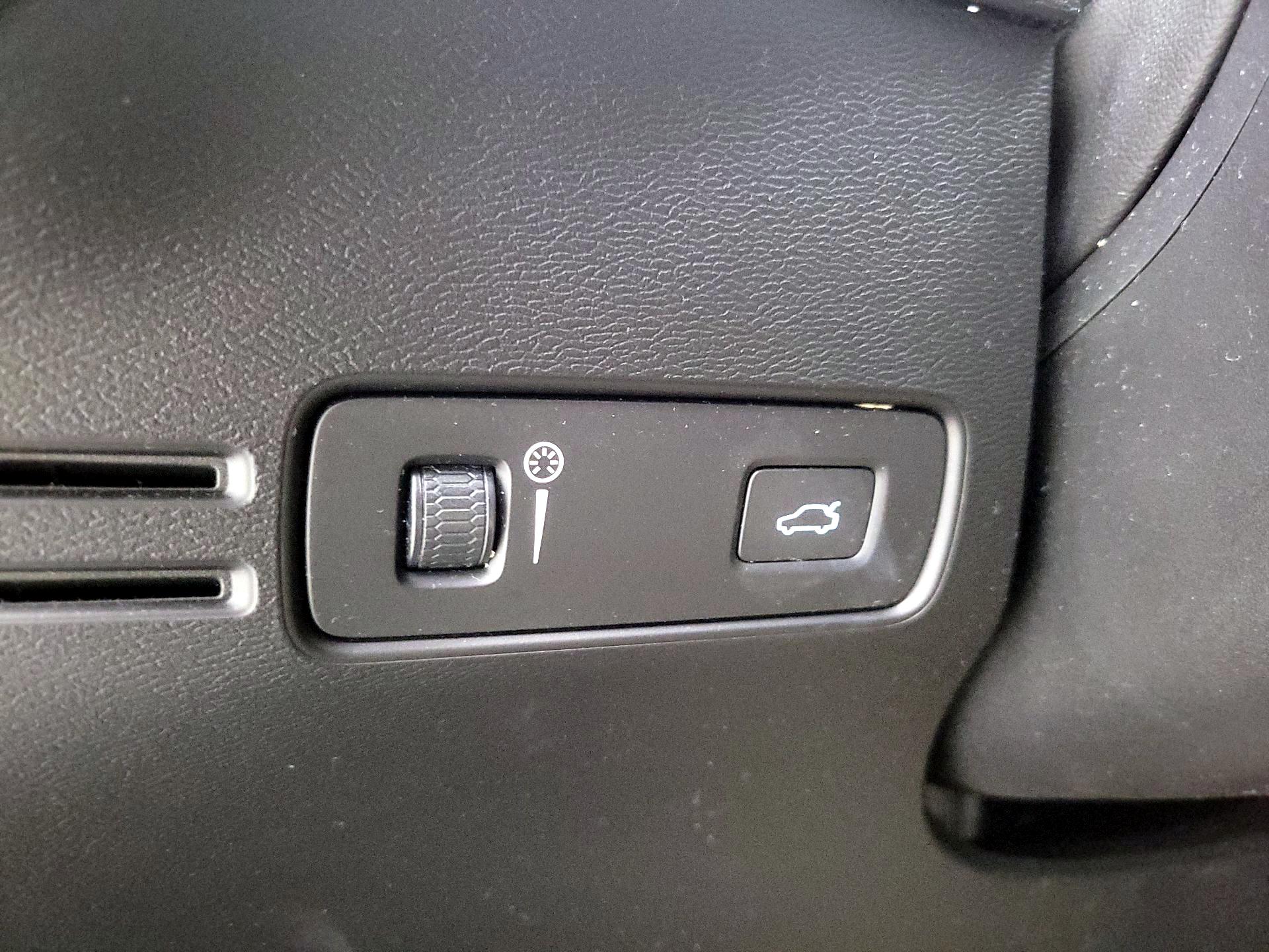 Thumbnail: 2019 Volvo XC40 - 13