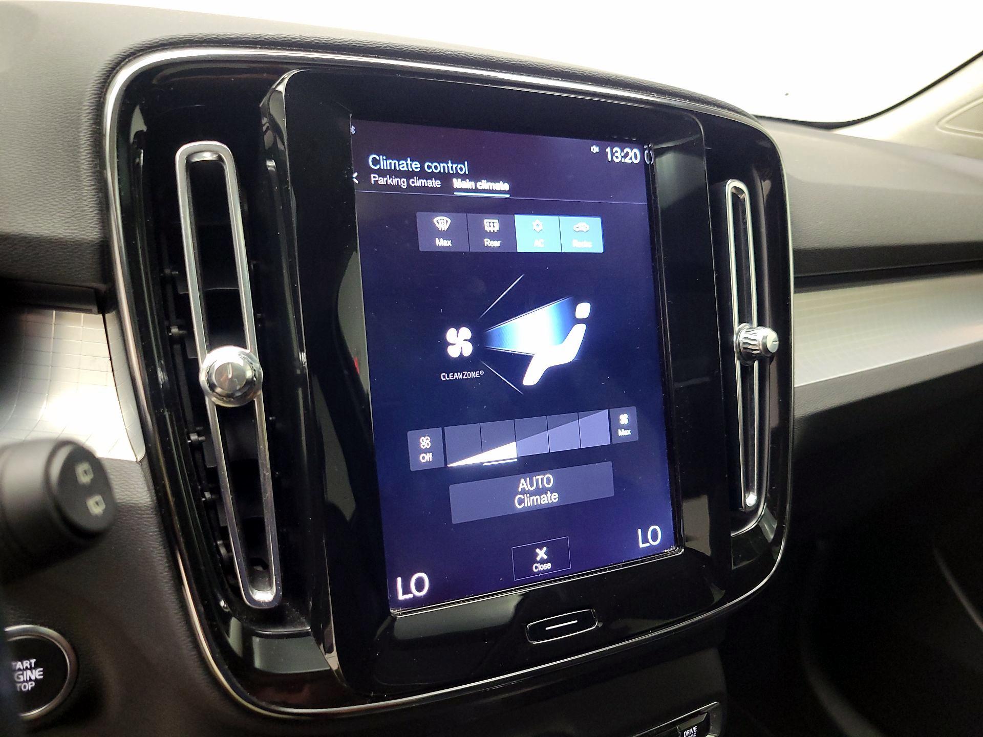 Thumbnail: 2019 Volvo XC40 - 17