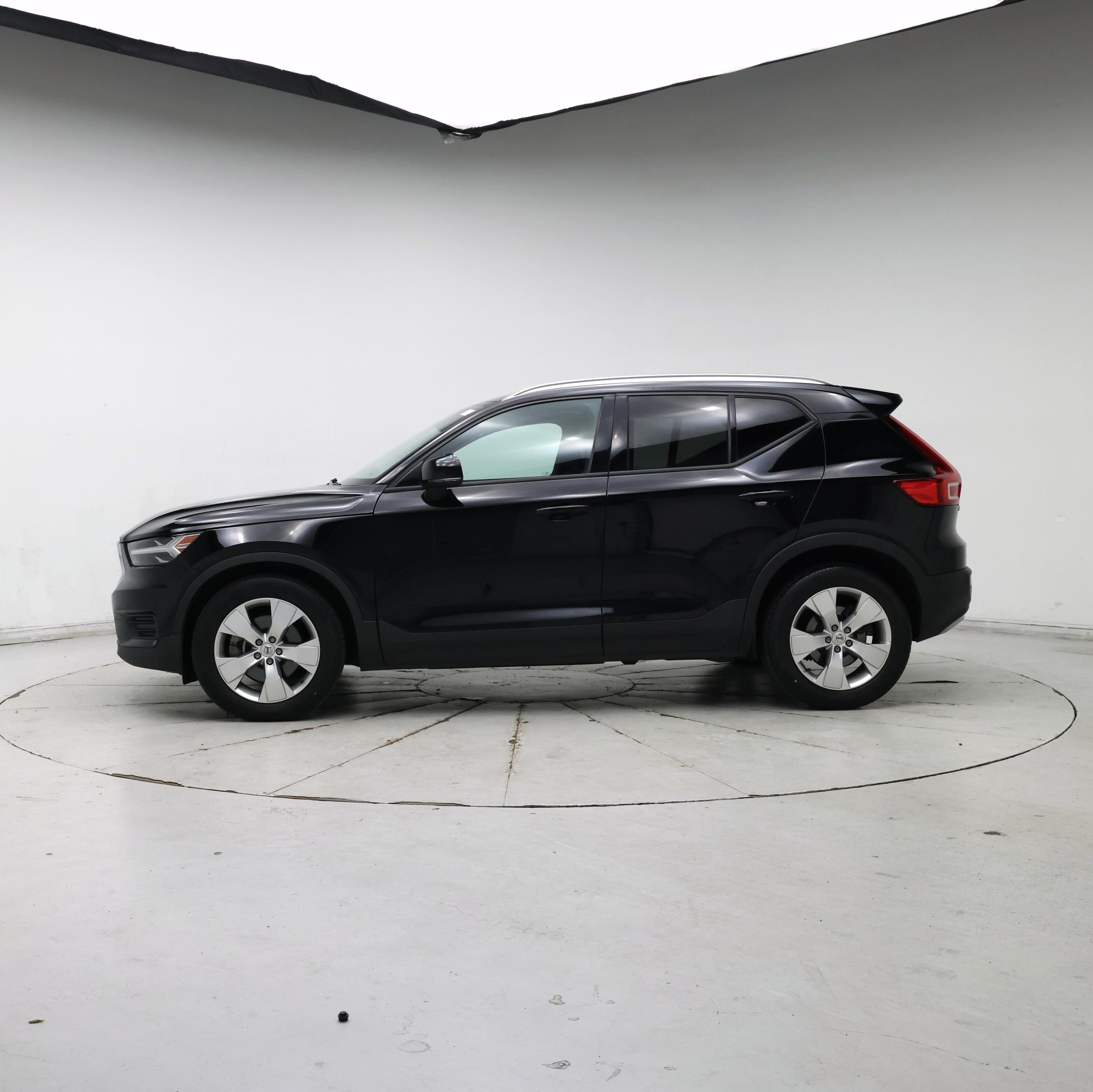 Thumbnail: 2019 Volvo XC40 - 3