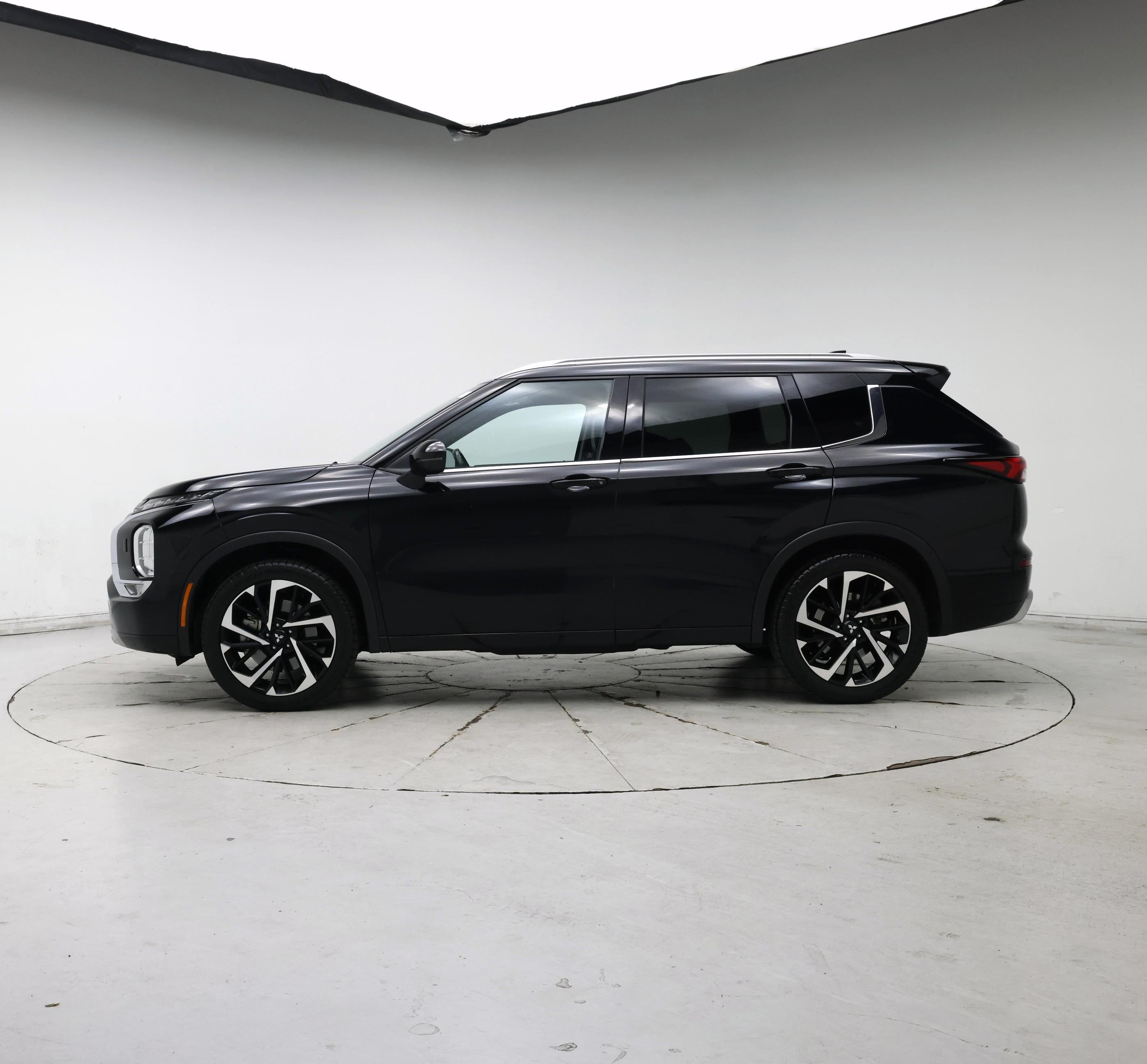Thumbnail: 2022 Mitsubishi Outlander - 3